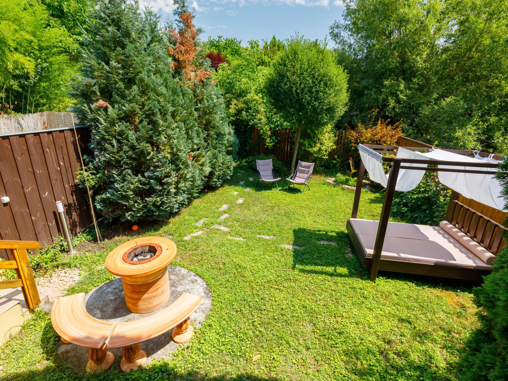 Photo 25 - Maison de 4 chambres à Balatonkenese avec piscine privée et vues sur la montagne