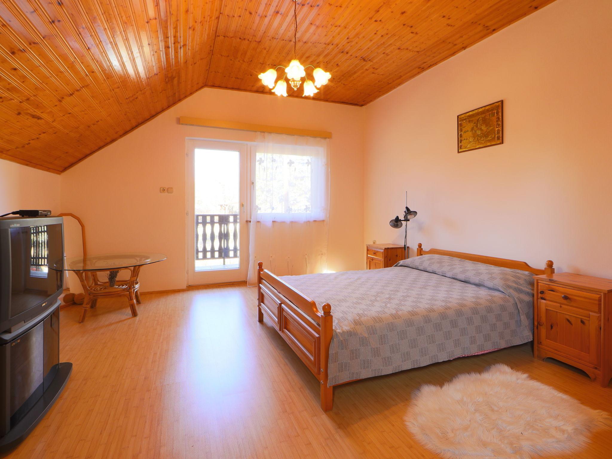 Photo 13 - 4 bedroom House in Balatonkenese with private pool and mountain view