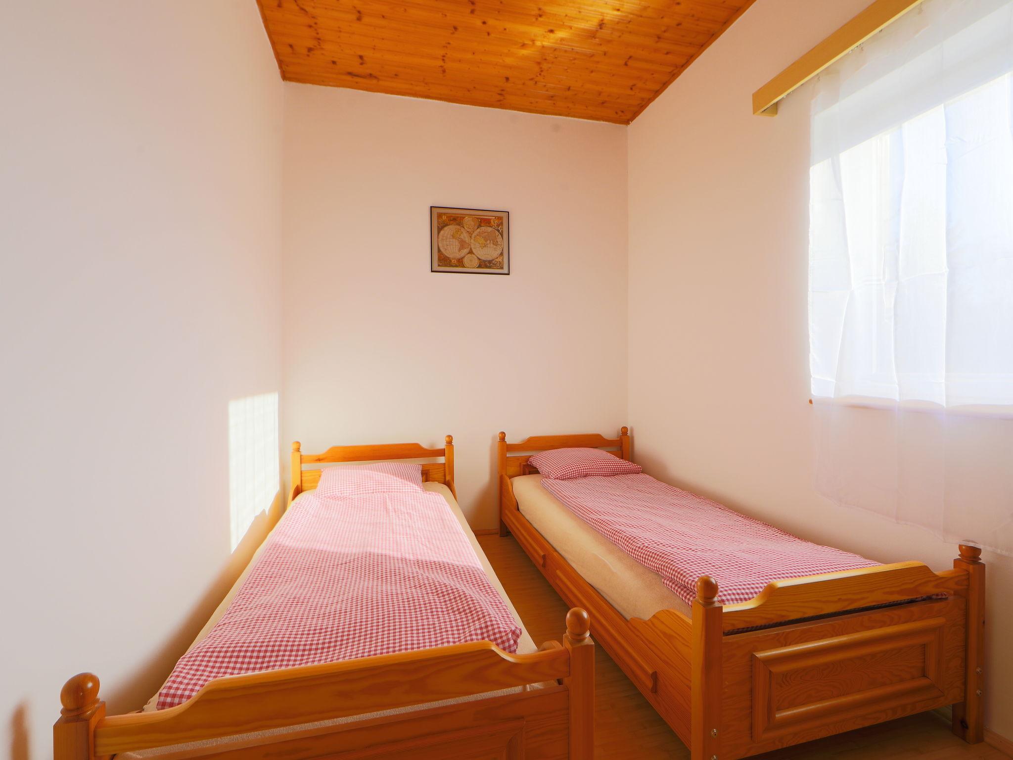 Photo 14 - Maison de 4 chambres à Balatonkenese avec piscine privée et vues sur la montagne