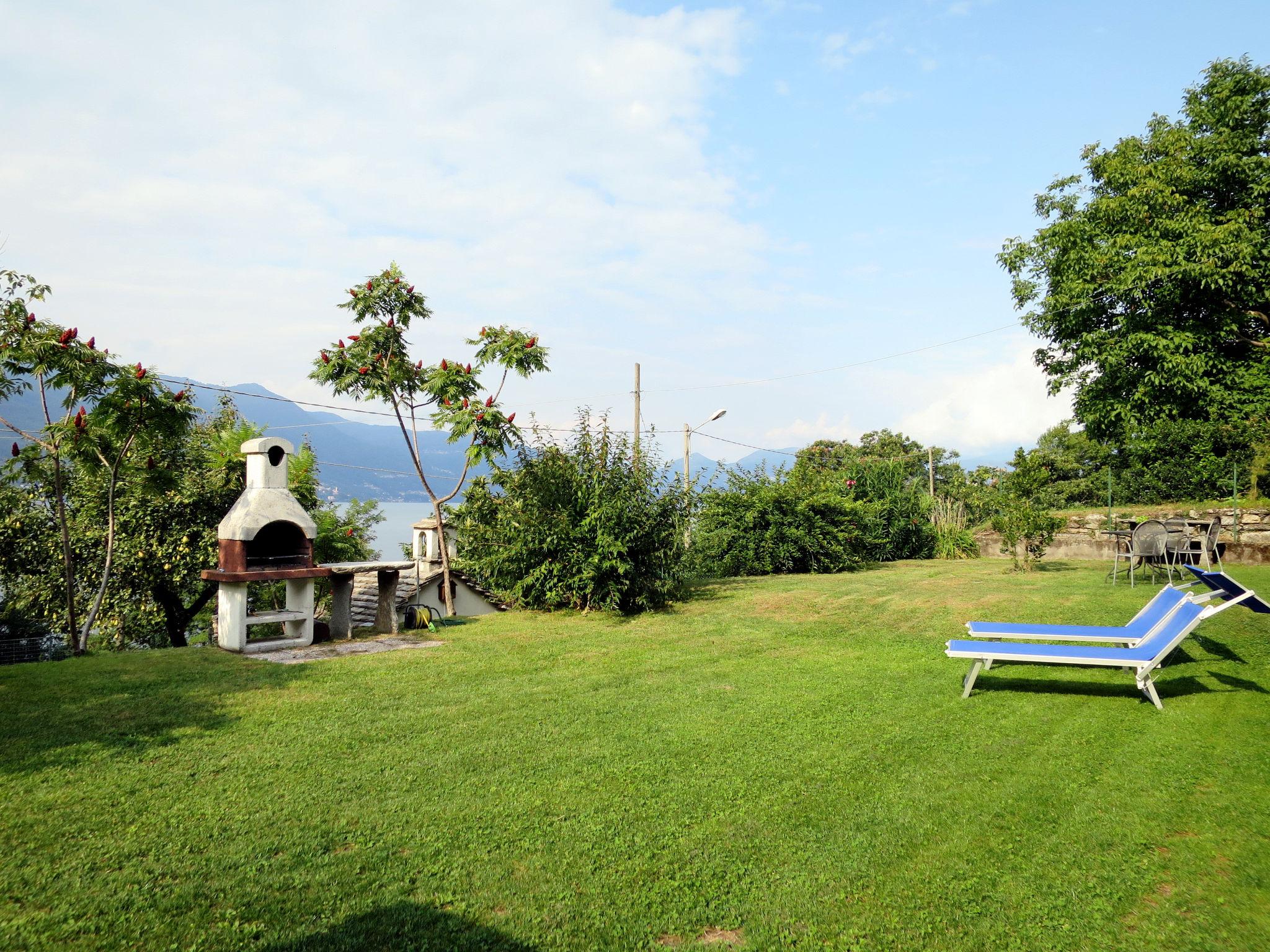 Photo 20 - Appartement de 1 chambre à Castelveccana avec jardin et vues sur la montagne