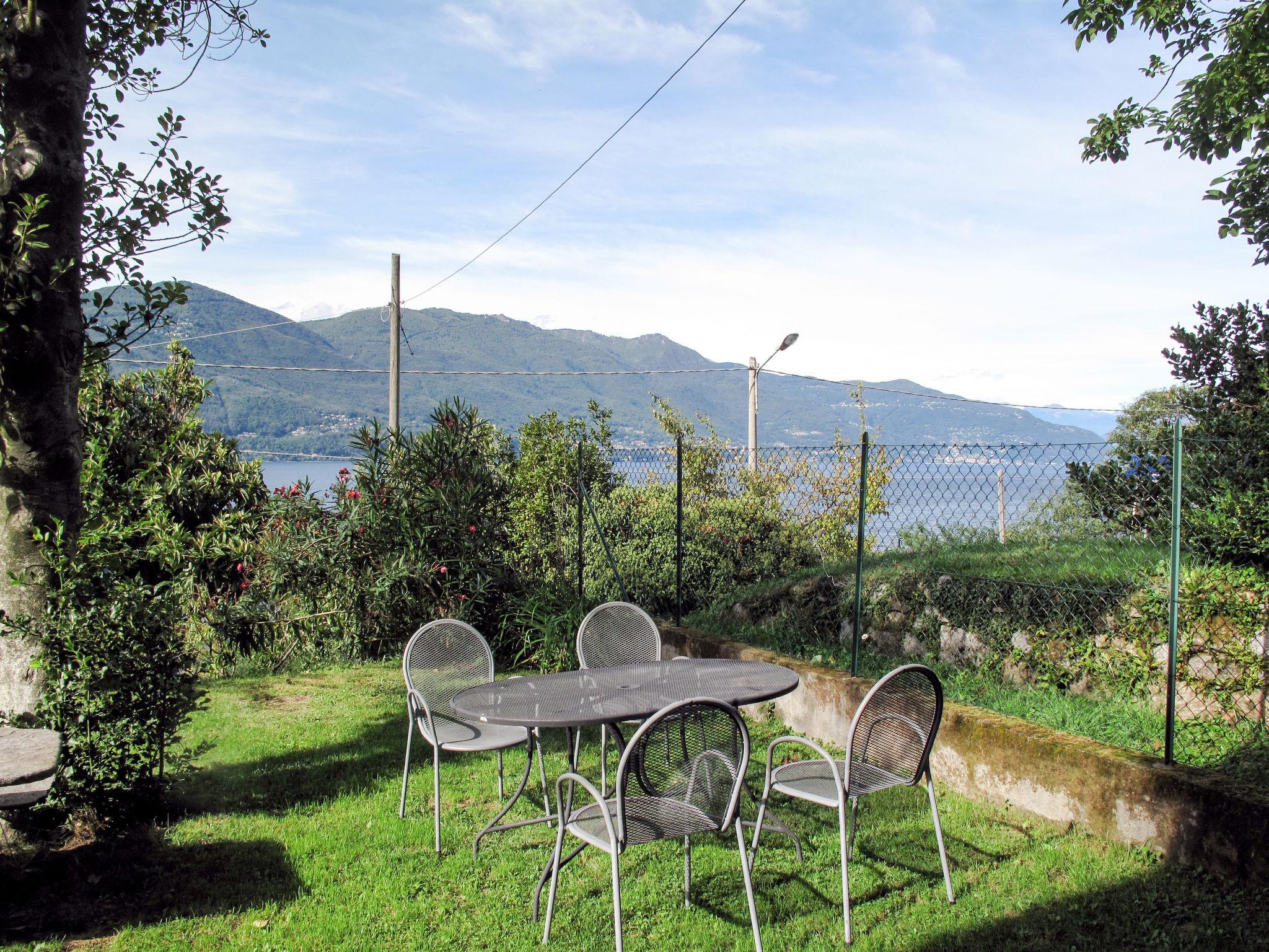 Photo 4 - Appartement de 1 chambre à Castelveccana avec jardin et vues sur la montagne