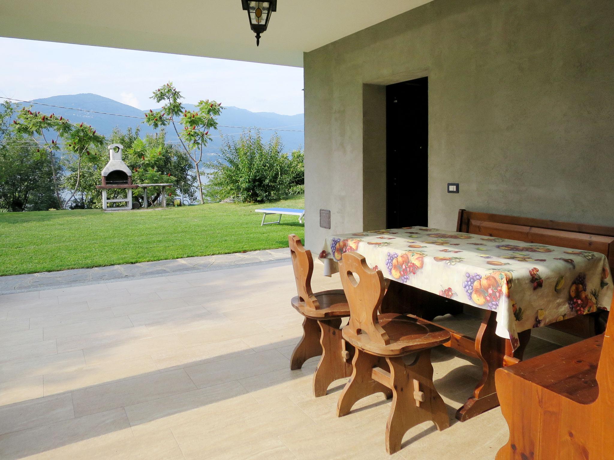 Foto 19 - Appartamento con 1 camera da letto a Castelveccana con giardino e vista sulle montagne