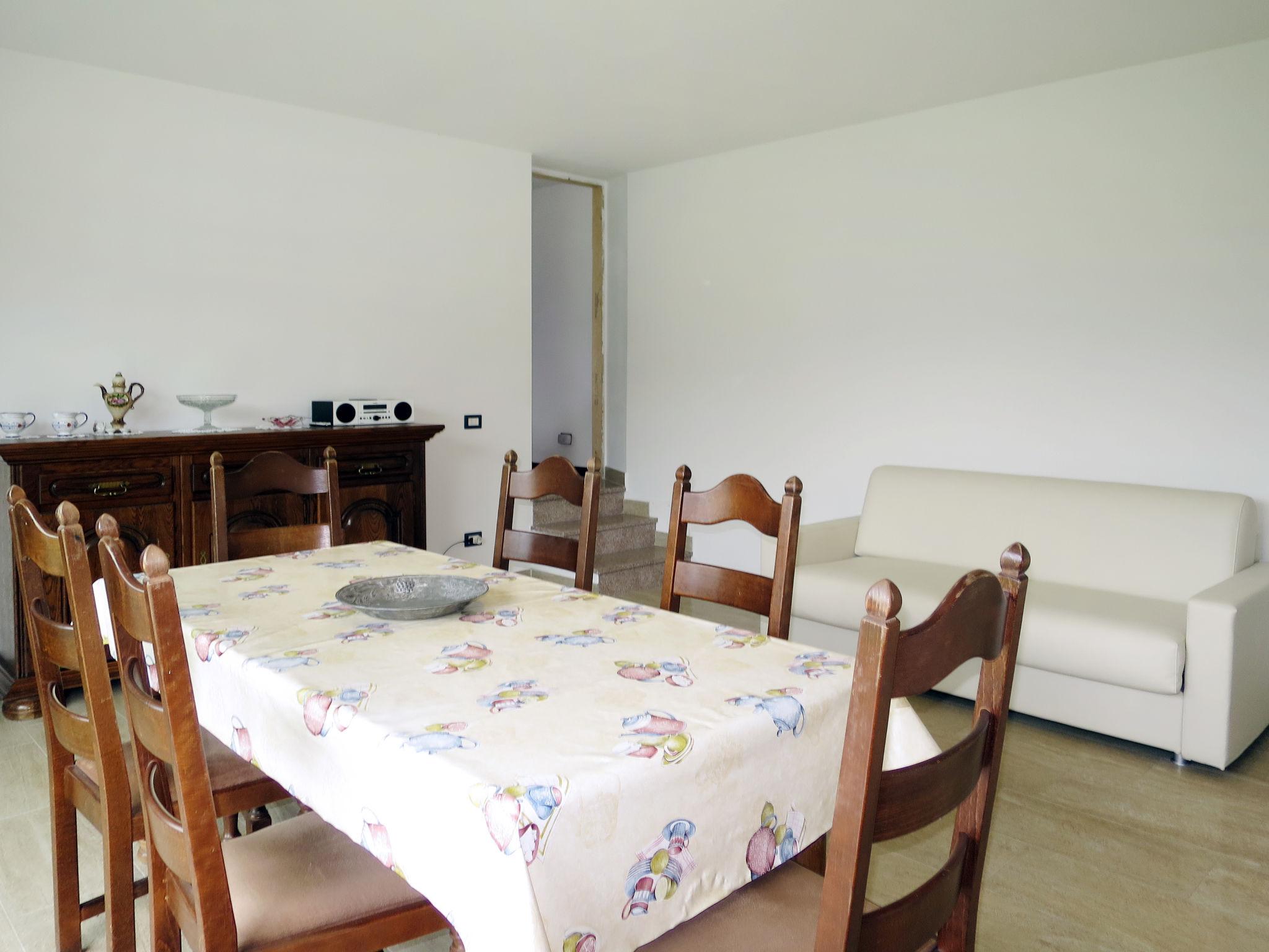 Foto 9 - Apartment mit 1 Schlafzimmer in Castelveccana mit garten und blick auf die berge