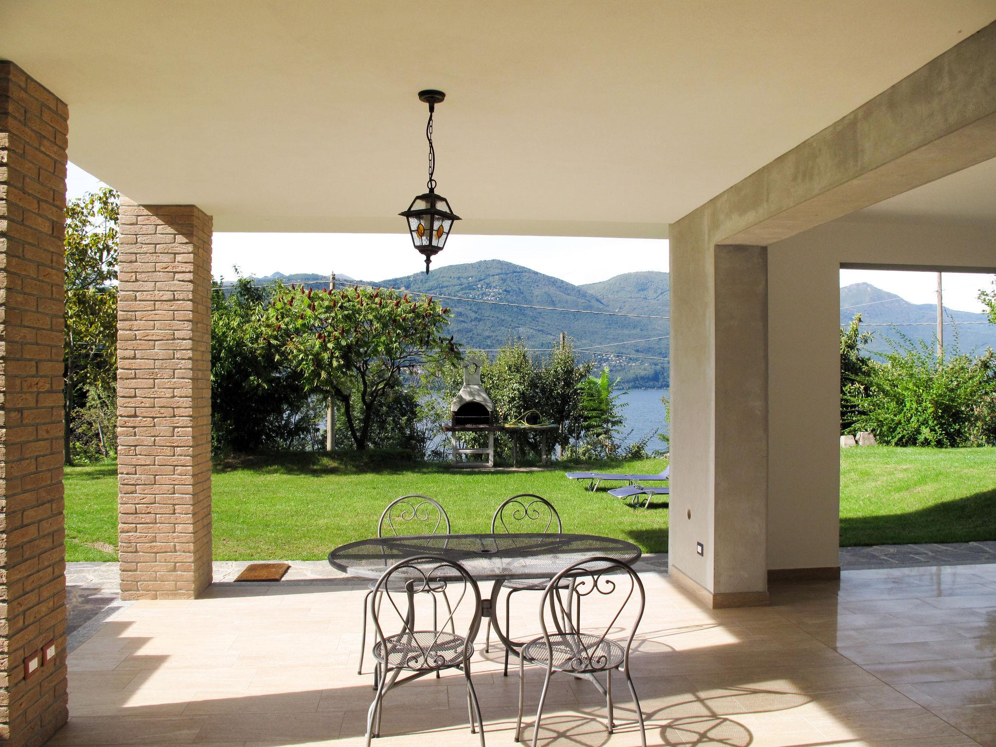 Foto 5 - Apartamento de 1 habitación en Castelveccana con jardín y vistas a la montaña