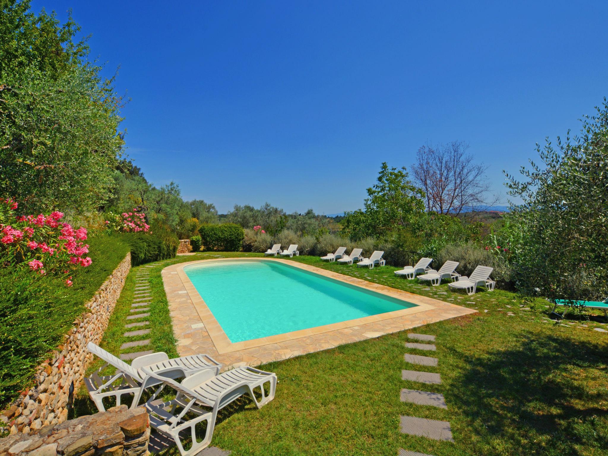 Foto 2 - Casa de 6 quartos em San Casciano in Val di Pesa com piscina privada e jardim