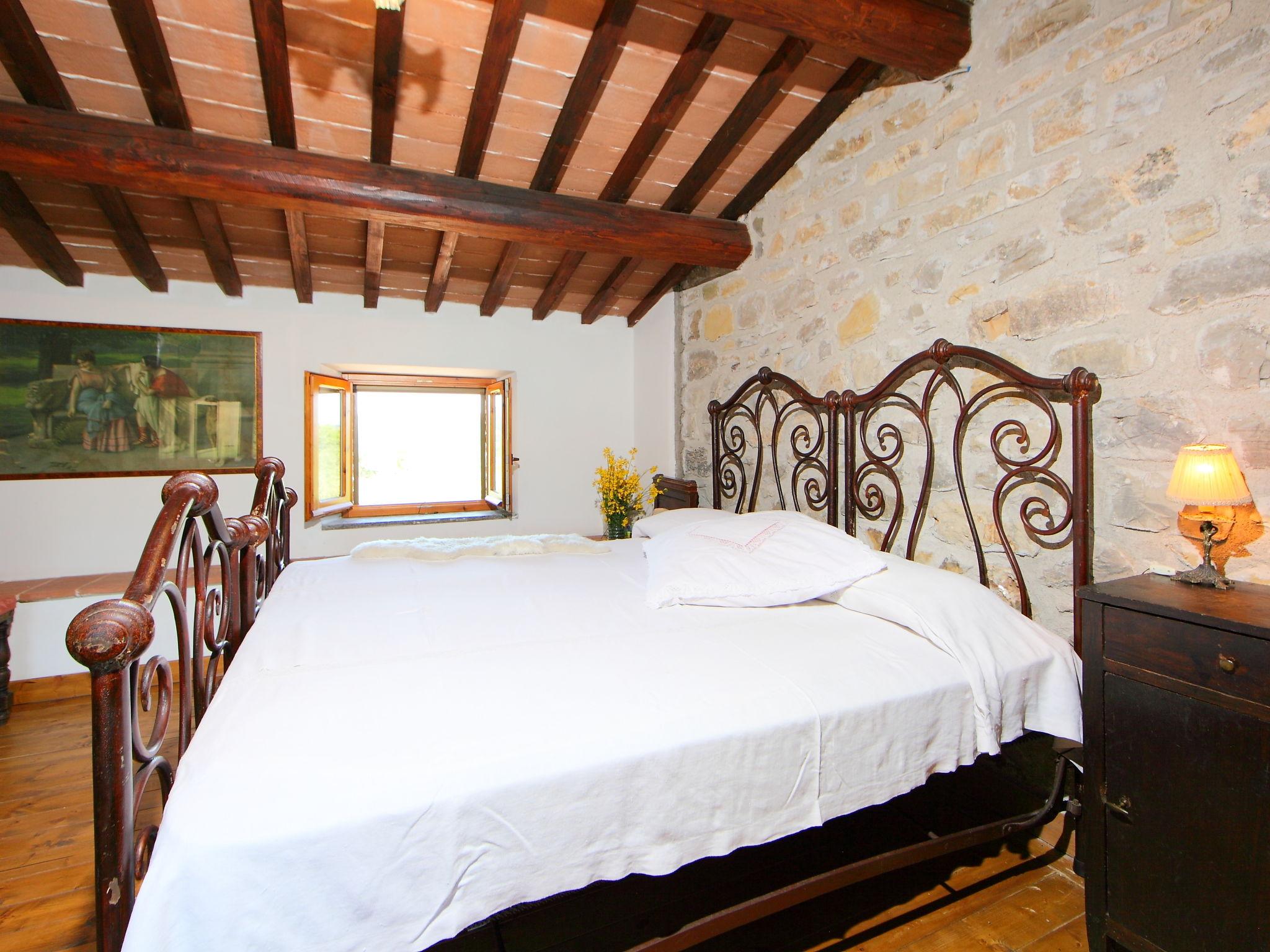Foto 11 - Haus mit 6 Schlafzimmern in Parrano mit privater pool und garten