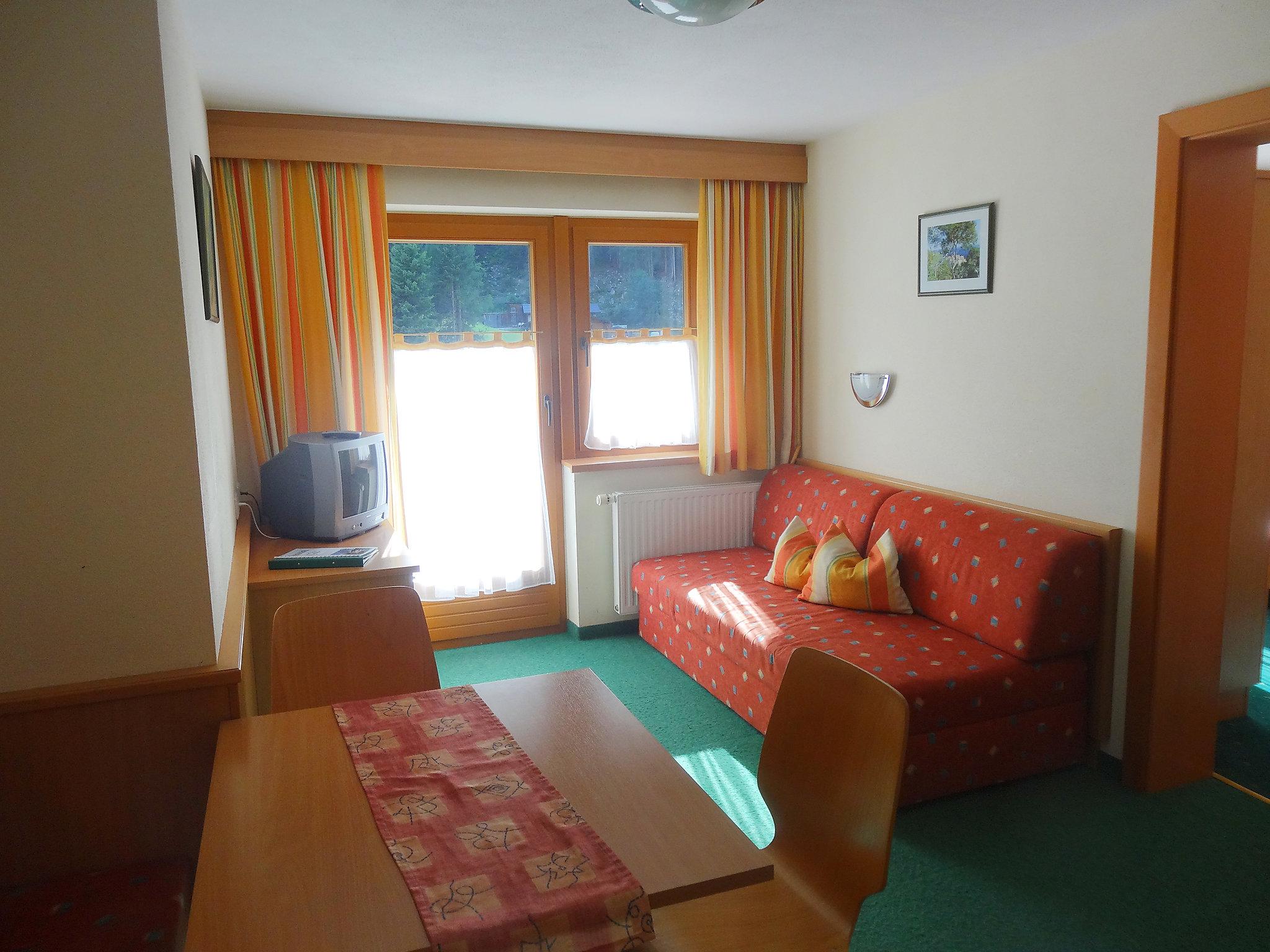 Foto 3 - Apartamento de 2 quartos em Sankt Leonhard im Pitztal com jardim e vista para a montanha