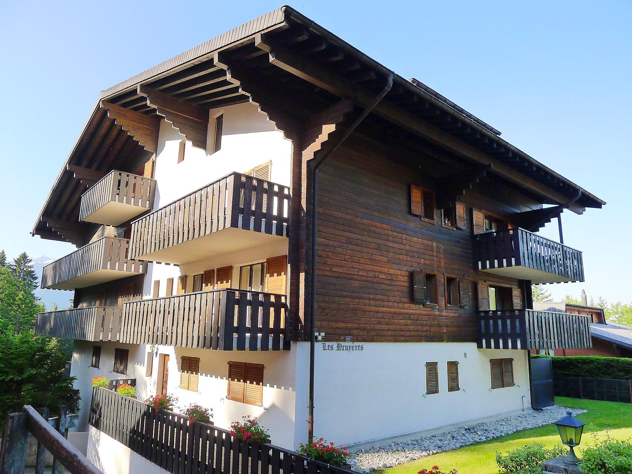 Photo 1 - Appartement de 1 chambre à Ollon avec piscine et vues sur la montagne