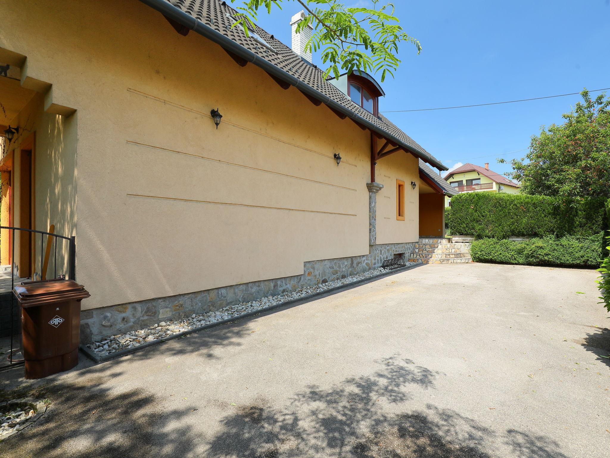 Photo 23 - 3 bedroom House in Balatonfüred with garden and mountain view