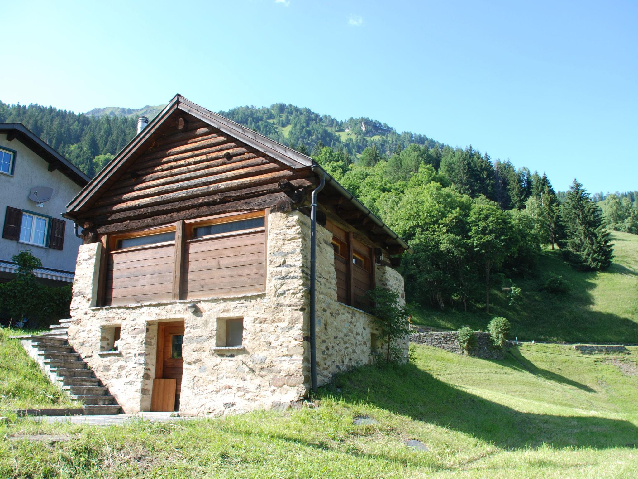 Foto 1 - Casa con 1 camera da letto a Blenio con giardino e vista sulle montagne