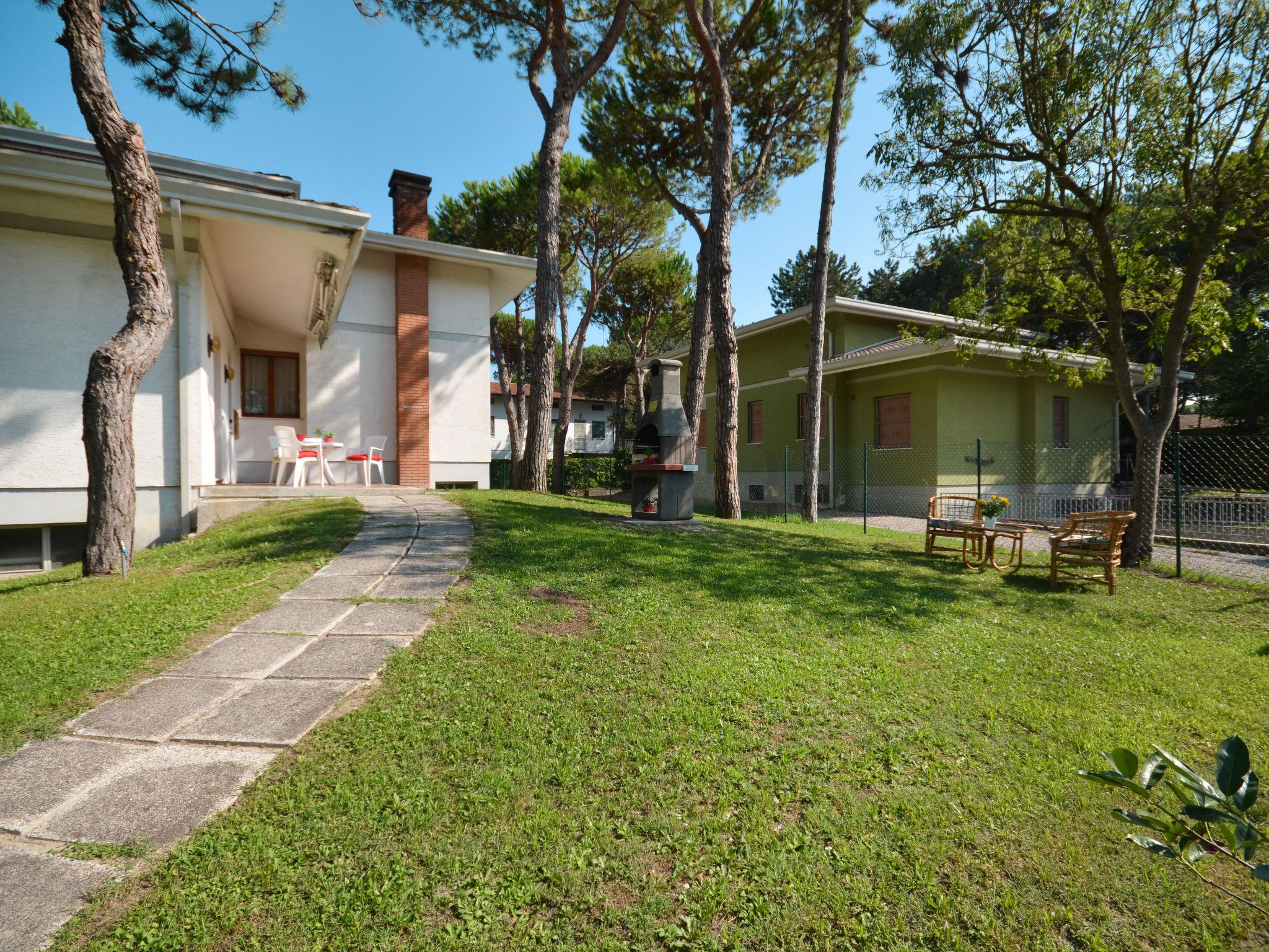 Foto 2 - Casa de 3 habitaciones en Lignano Sabbiadoro con jardín y terraza