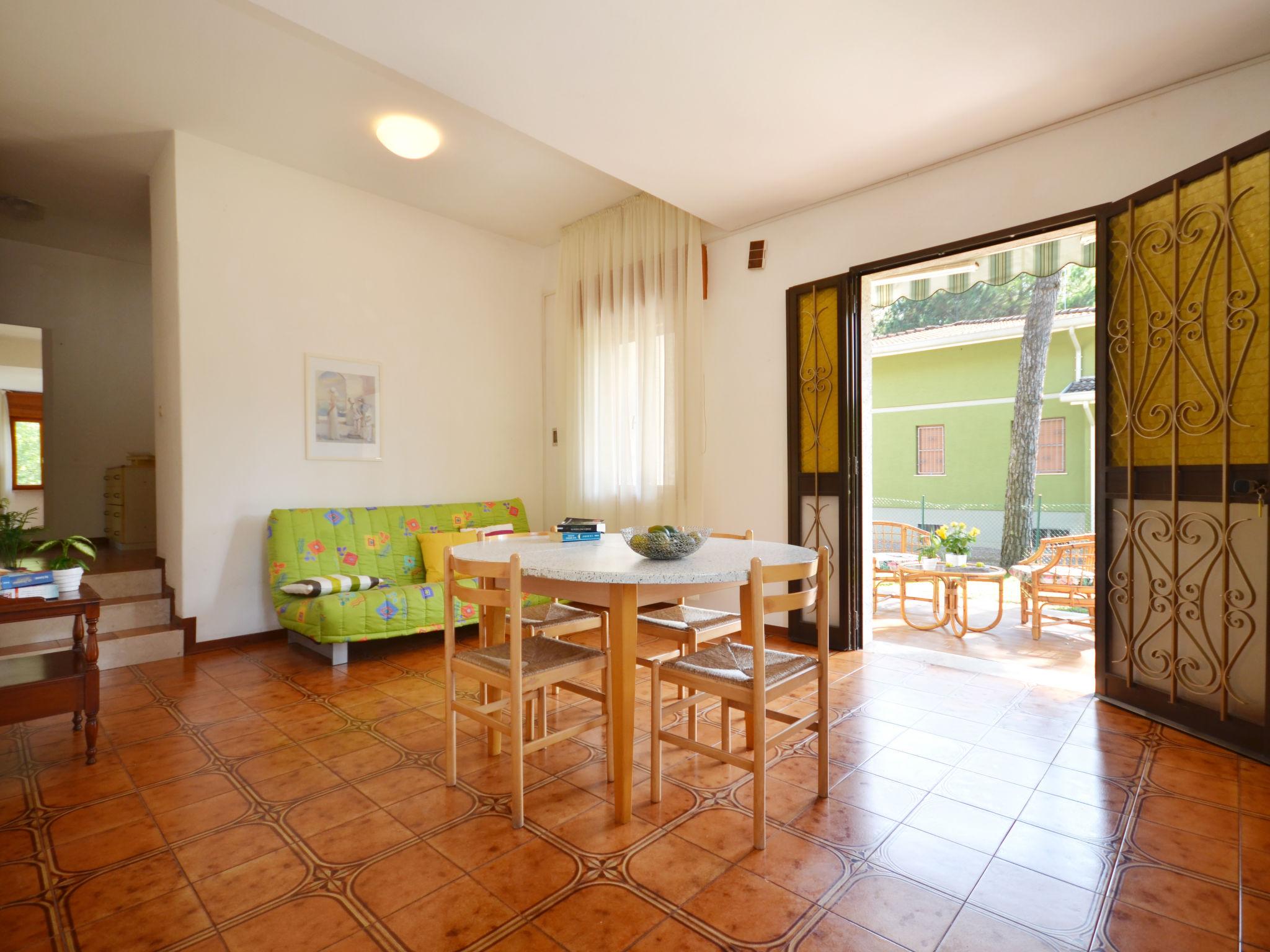 Photo 3 - 3 bedroom House in Lignano Sabbiadoro with garden and terrace