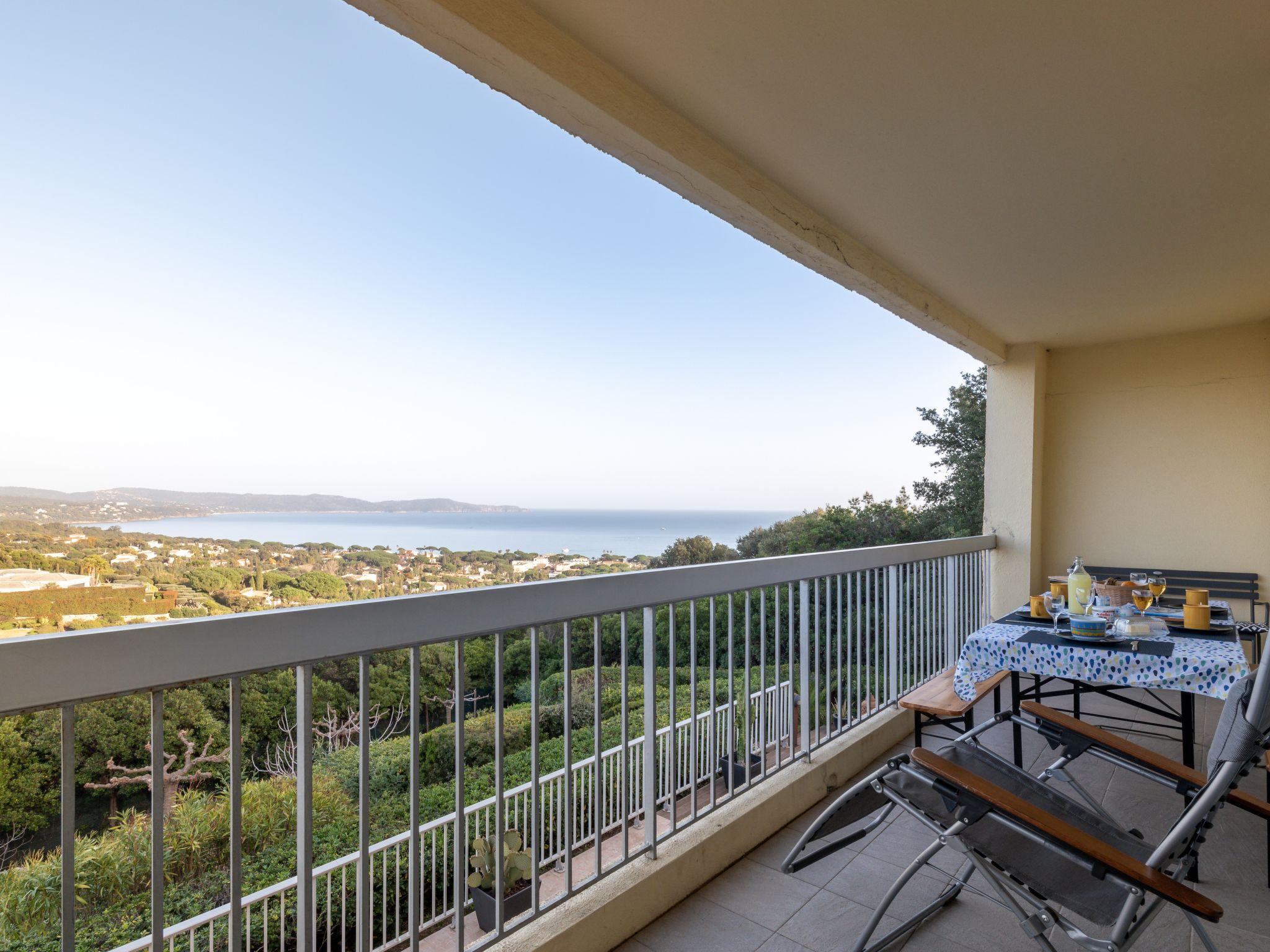 Photo 15 - Appartement de 2 chambres à Cavalaire-sur-Mer avec terrasse et vues à la mer