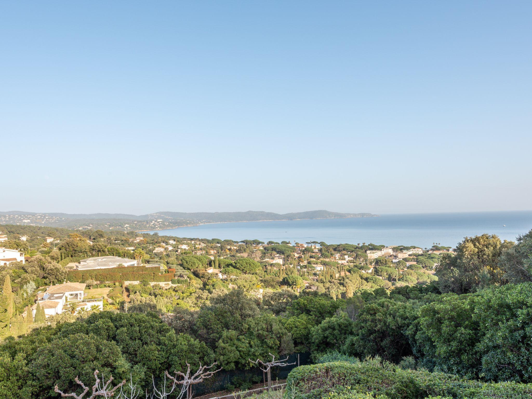 Foto 14 - Appartamento con 2 camere da letto a Cavalaire-sur-Mer con terrazza e vista mare