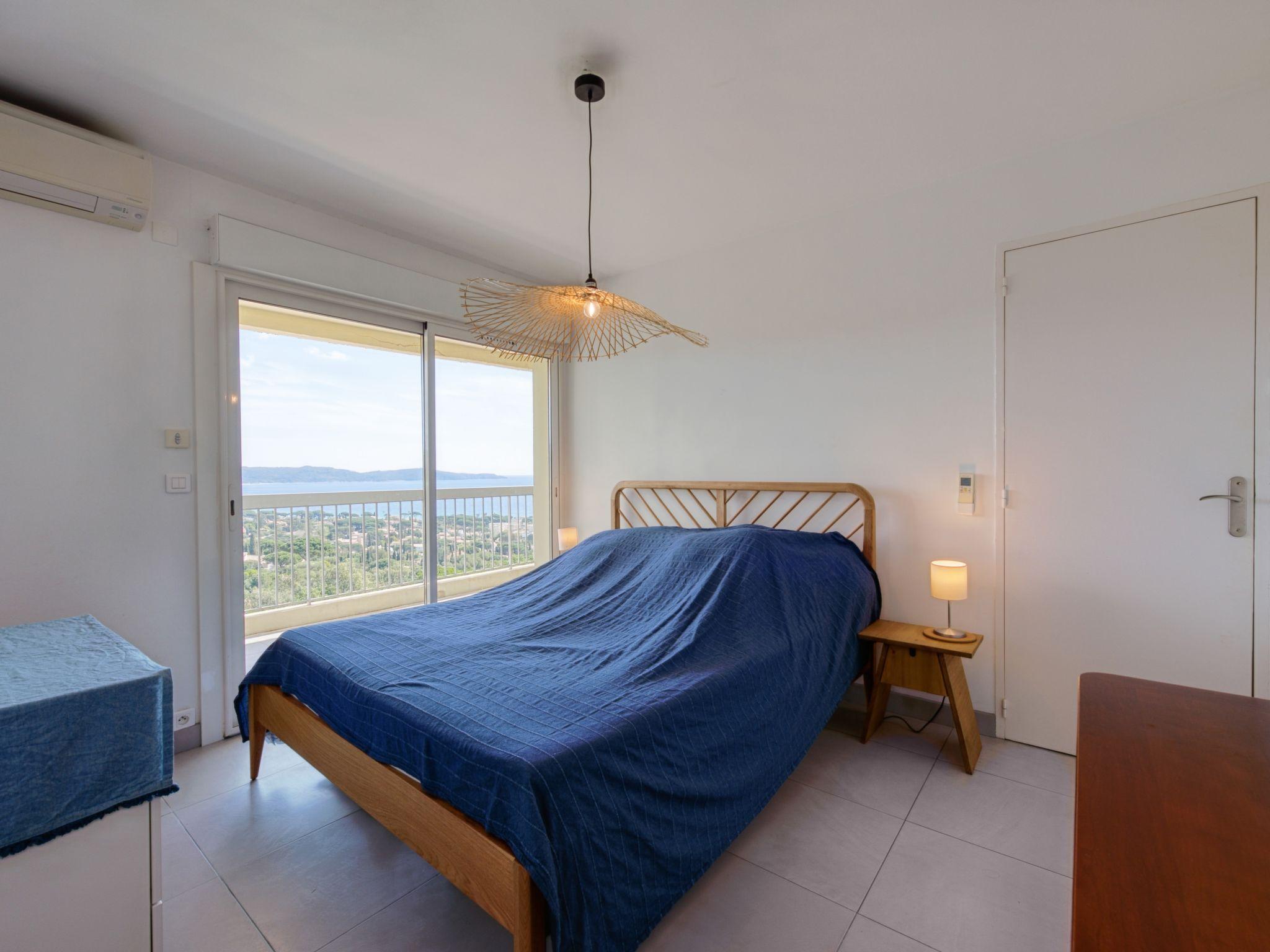 Foto 10 - Appartamento con 2 camere da letto a Cavalaire-sur-Mer con terrazza e vista mare