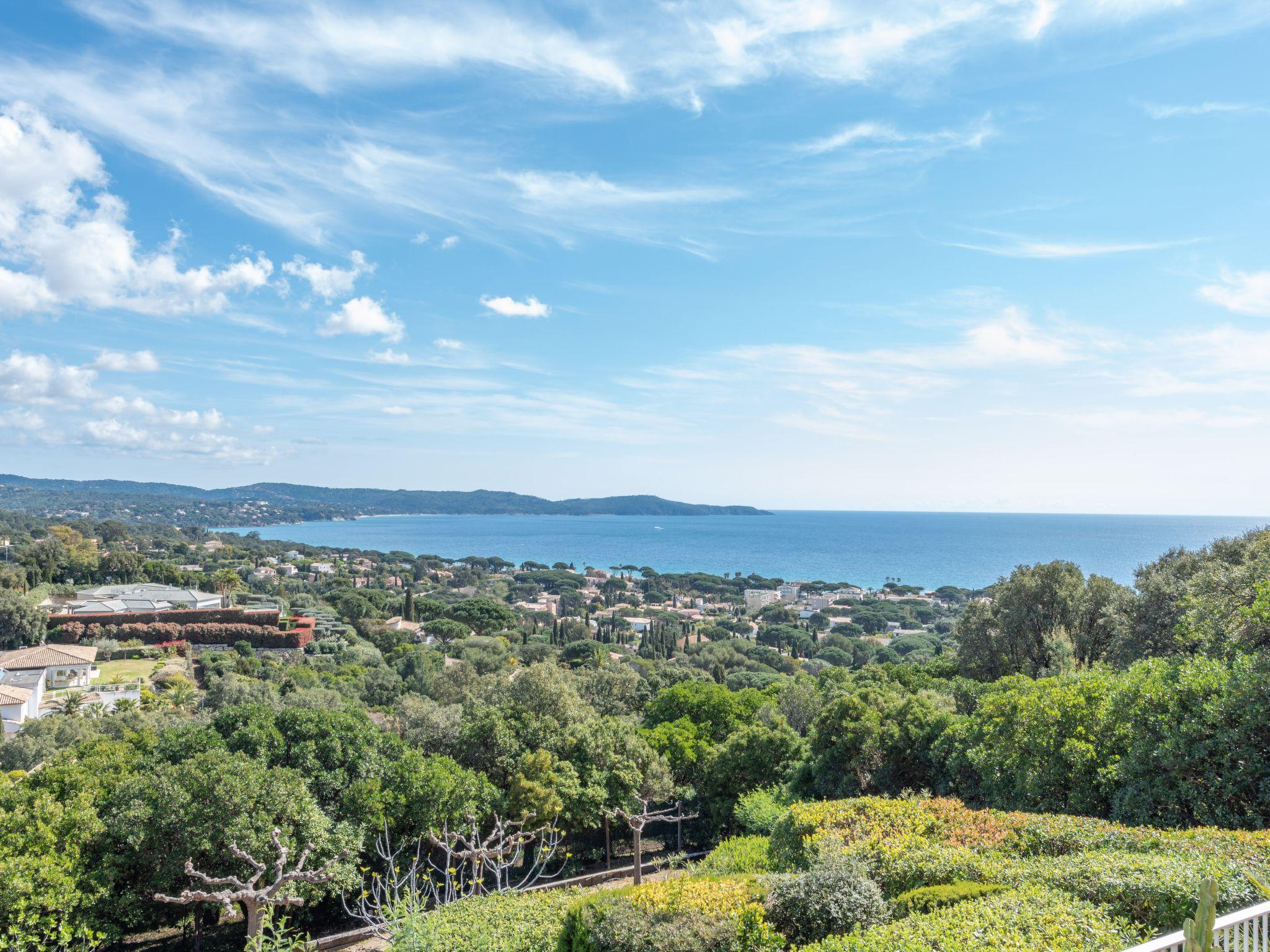 Foto 1 - Appartamento con 2 camere da letto a Cavalaire-sur-Mer con terrazza e vista mare