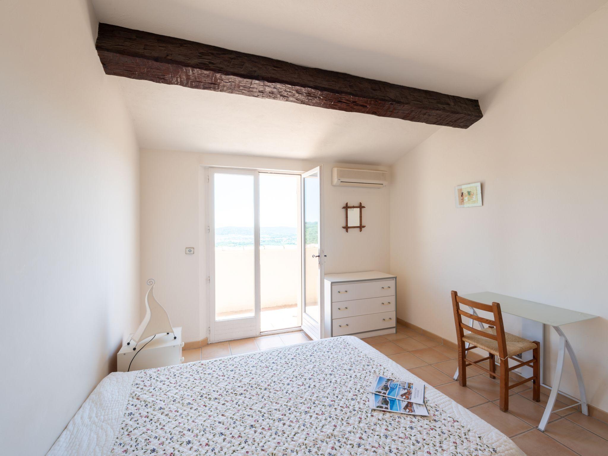 Foto 4 - Apartamento de 1 quarto em Grimaud com piscina e vistas do mar