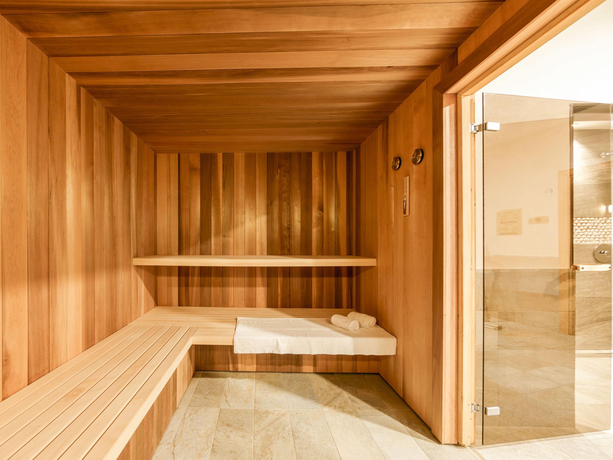 Foto 3 - Appartamento con 1 camera da letto a Montgenèvre con piscina e sauna