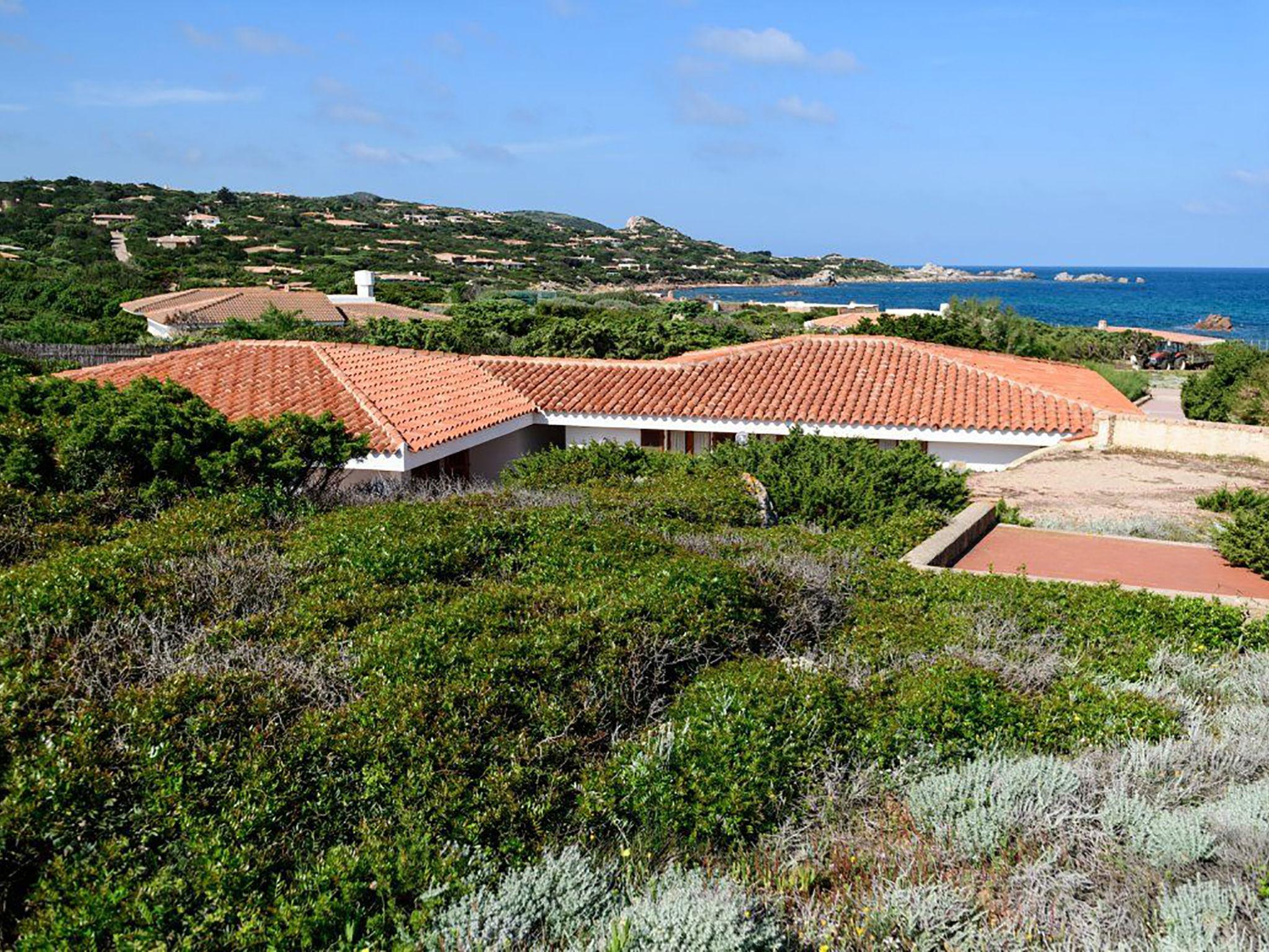 Foto 4 - Casa de 2 habitaciones en Aglientu con jardín y vistas al mar