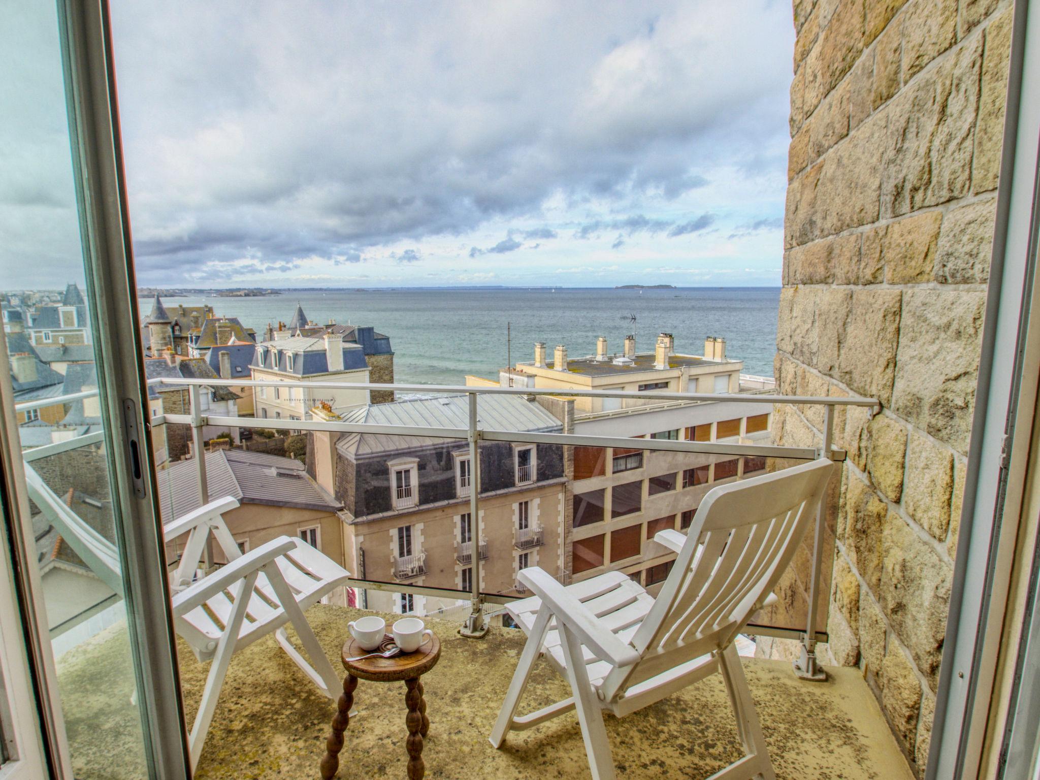 Foto 1 - Appartamento con 2 camere da letto a Saint-Malo con terrazza e vista mare
