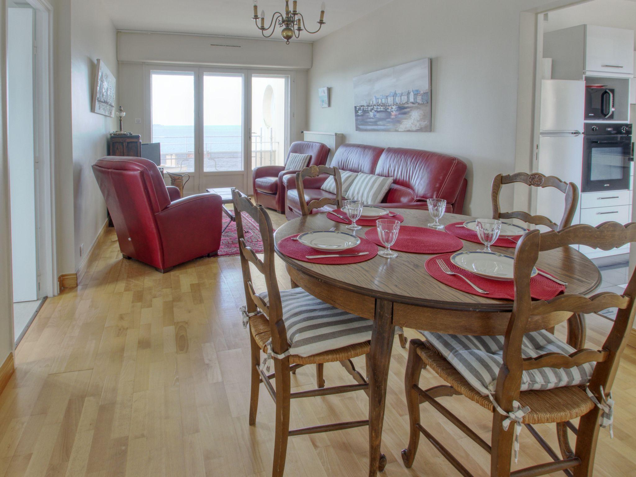 Photo 3 - 2 bedroom Apartment in Saint-Malo with terrace and sea view