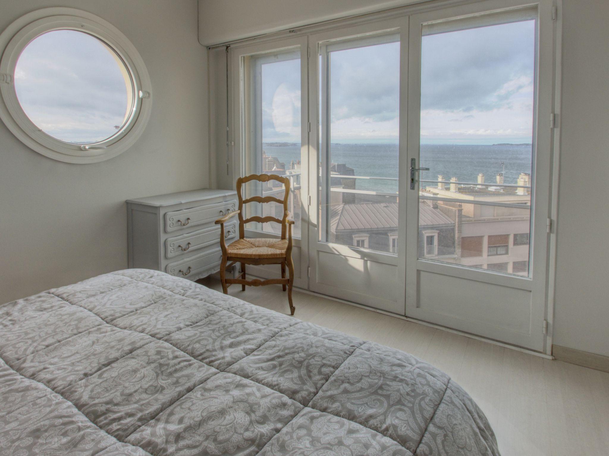 Foto 5 - Appartamento con 2 camere da letto a Saint-Malo con terrazza e vista mare