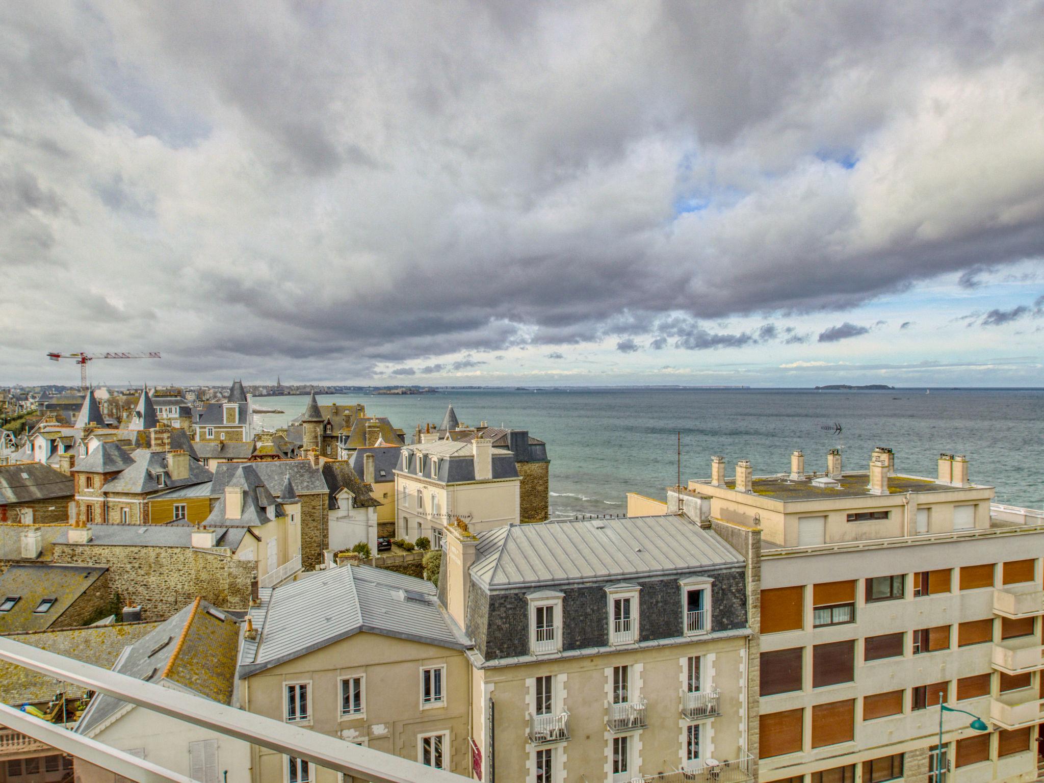 Foto 2 - Appartamento con 2 camere da letto a Saint-Malo con terrazza e vista mare