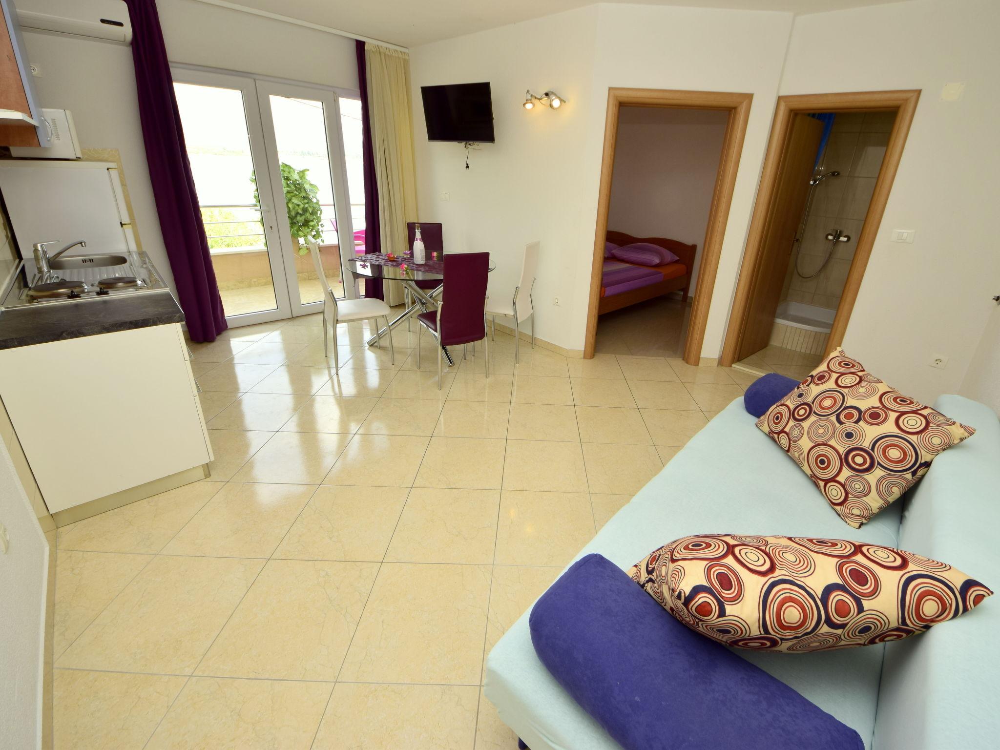 Foto 4 - Apartment mit 1 Schlafzimmer in Trogir mit terrasse und blick aufs meer
