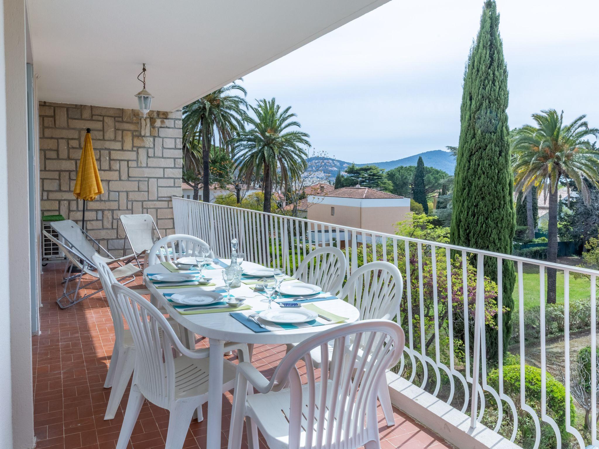 Photo 1 - Appartement de 3 chambres à Saint-Cyr-sur-Mer avec terrasse et vues à la mer