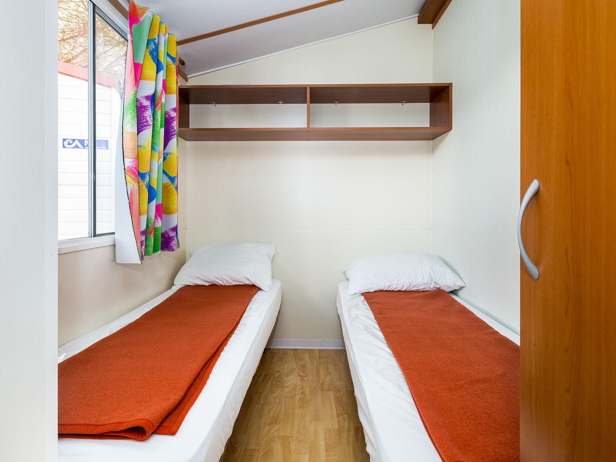 Foto 9 - Casa con 3 camere da letto a Pola con terrazza