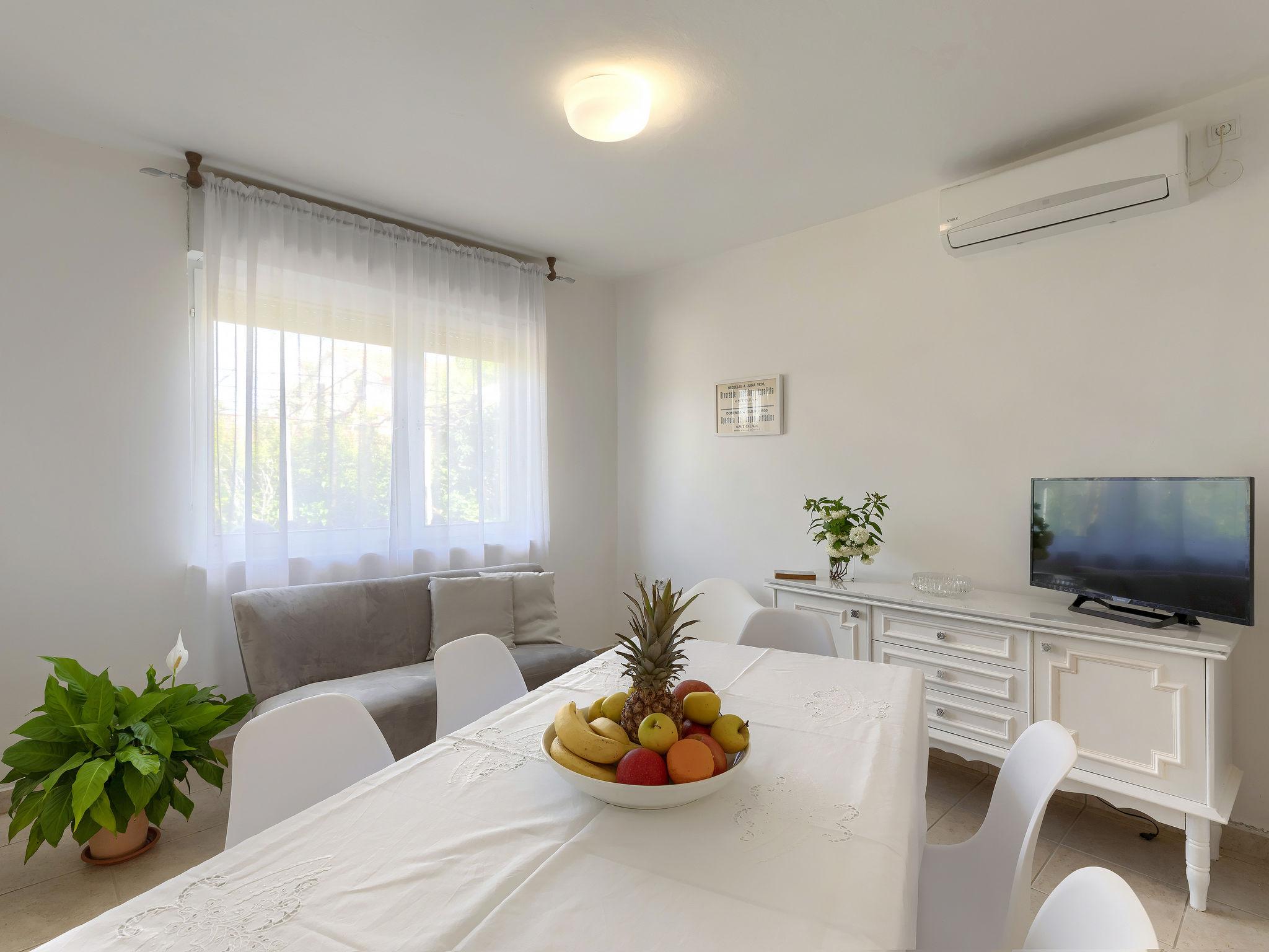 Photo 8 - 3 bedroom Apartment in Pula with private pool and sea view