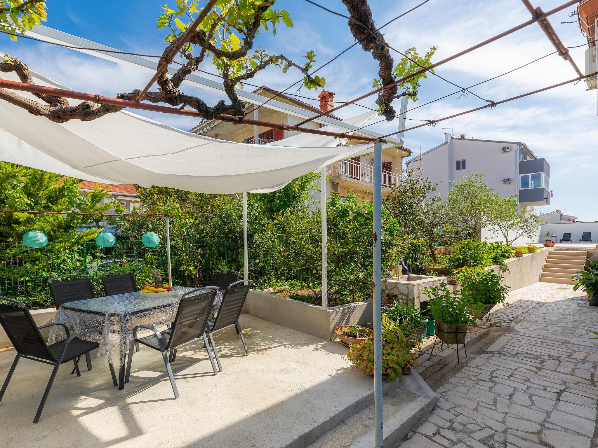 Photo 10 - Appartement de 3 chambres à Pula avec piscine privée et vues à la mer