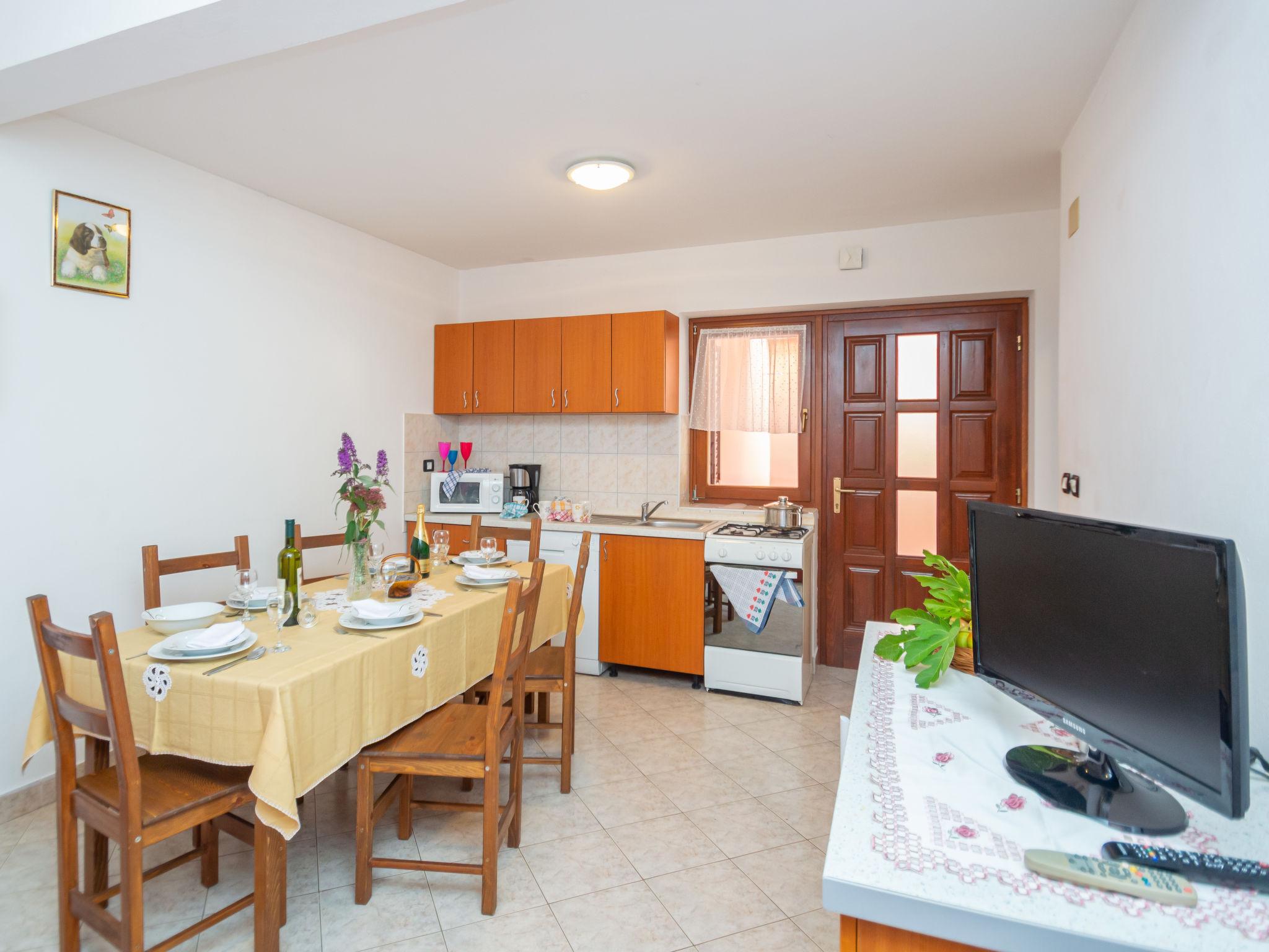 Photo 15 - 4 bedroom Apartment in Žminj with private pool and sea view