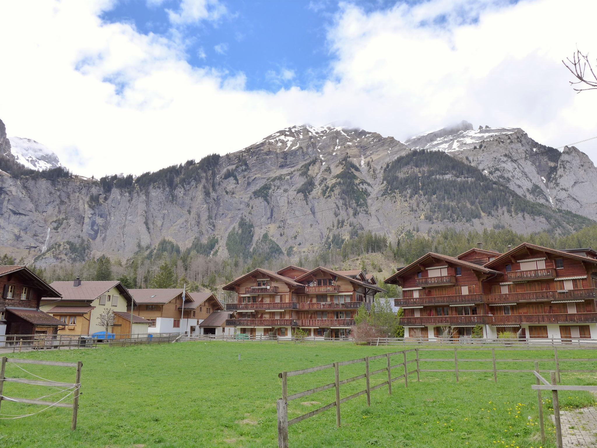 Foto 14 - Appartamento a Kandersteg con terrazza e vista sulle montagne