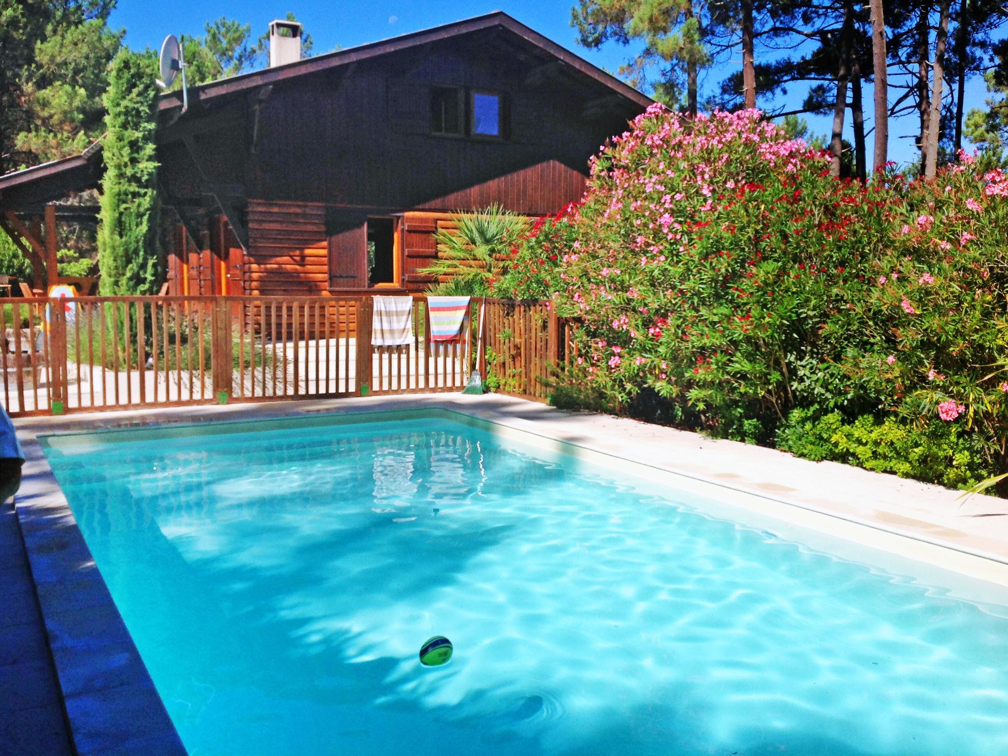 Foto 1 - Casa con 4 camere da letto a Lacanau con piscina privata e terrazza