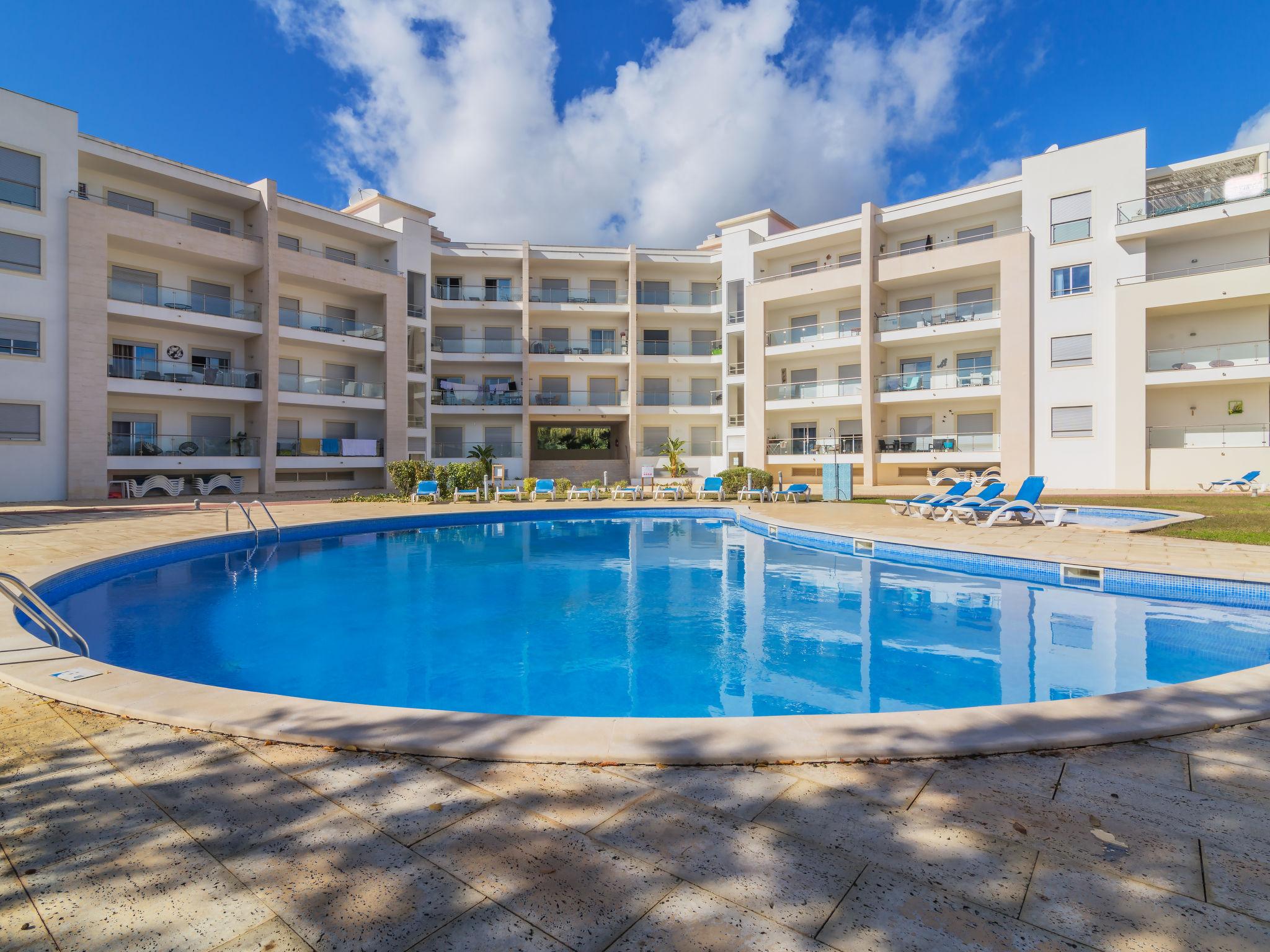 Foto 1 - Apartamento de 1 quarto em Albufeira com piscina e jardim