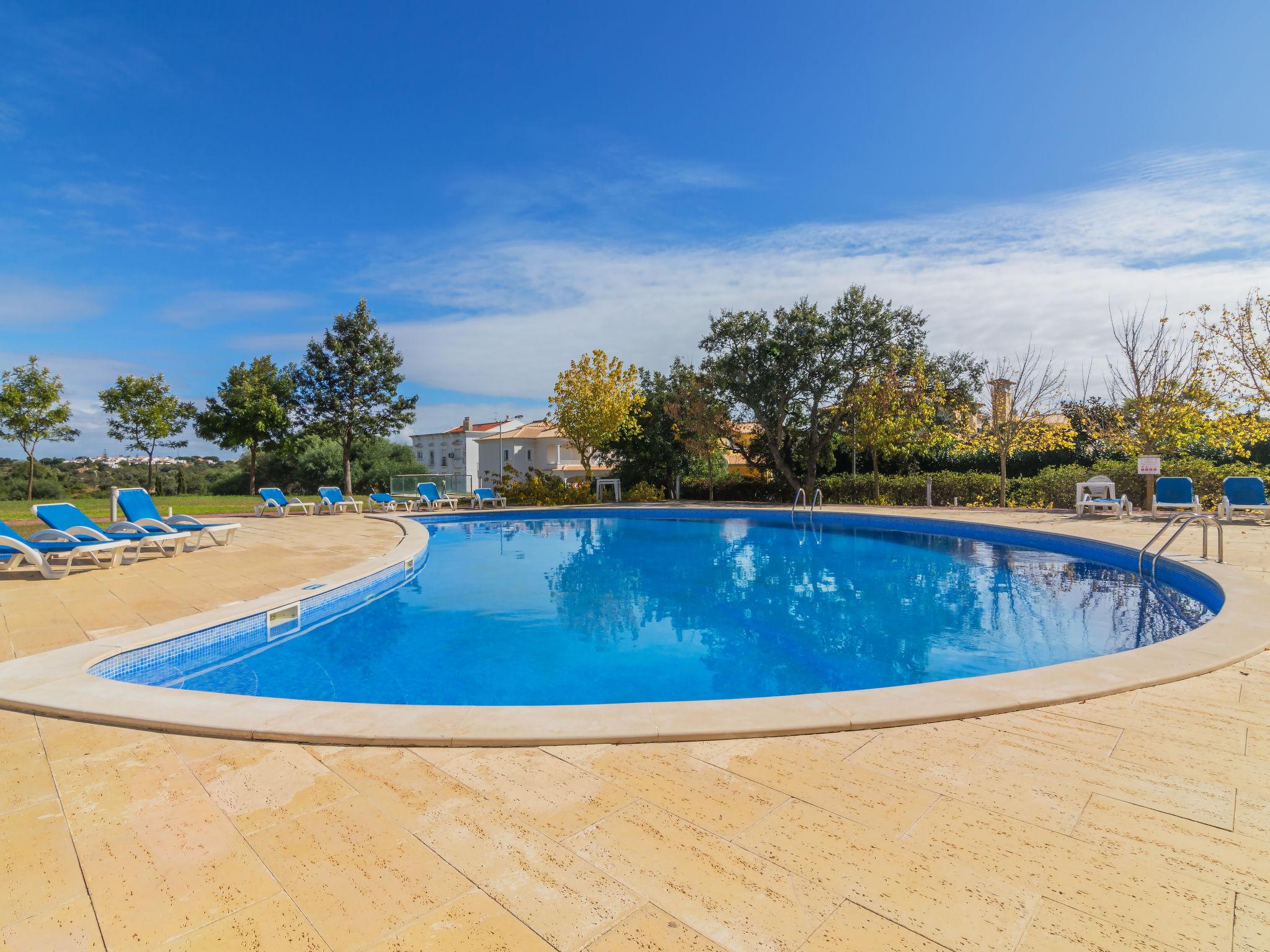 Foto 1 - Apartamento de 1 habitación en Albufeira con piscina y vistas al mar