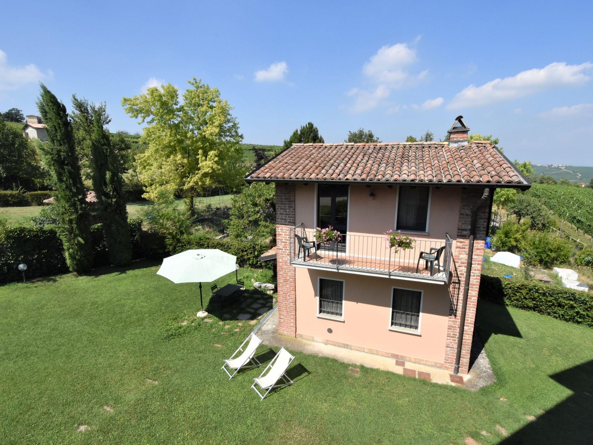 Photo 2 - Maison de 1 chambre à Castana avec piscine et jardin