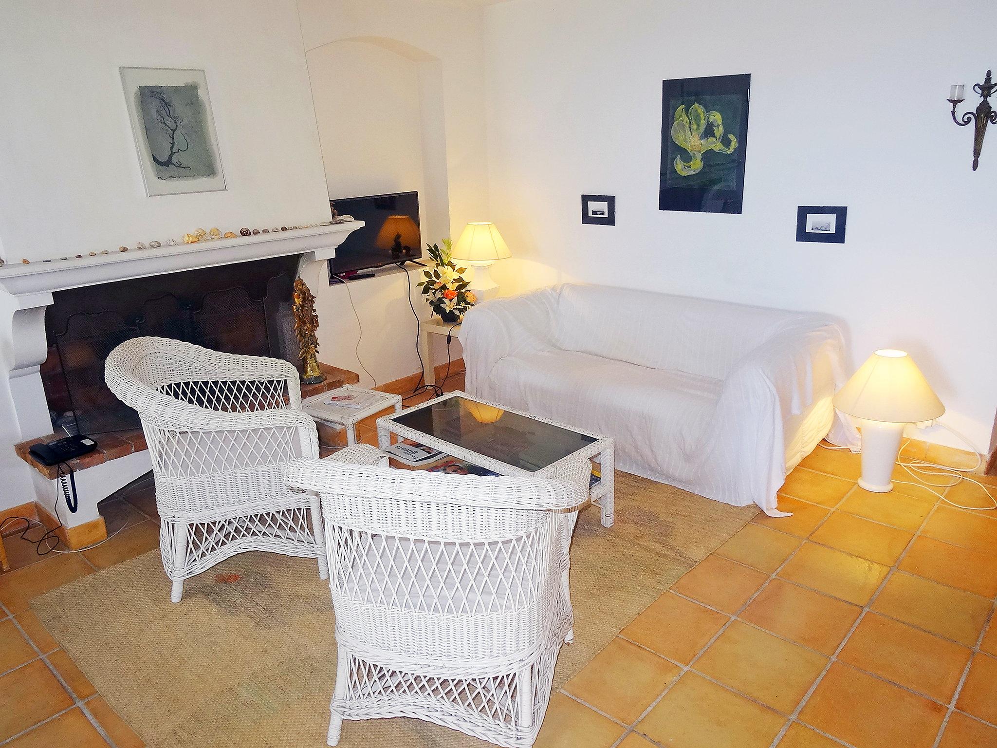 Photo 2 - 1 bedroom Apartment in Ramatuelle with swimming pool and sea view
