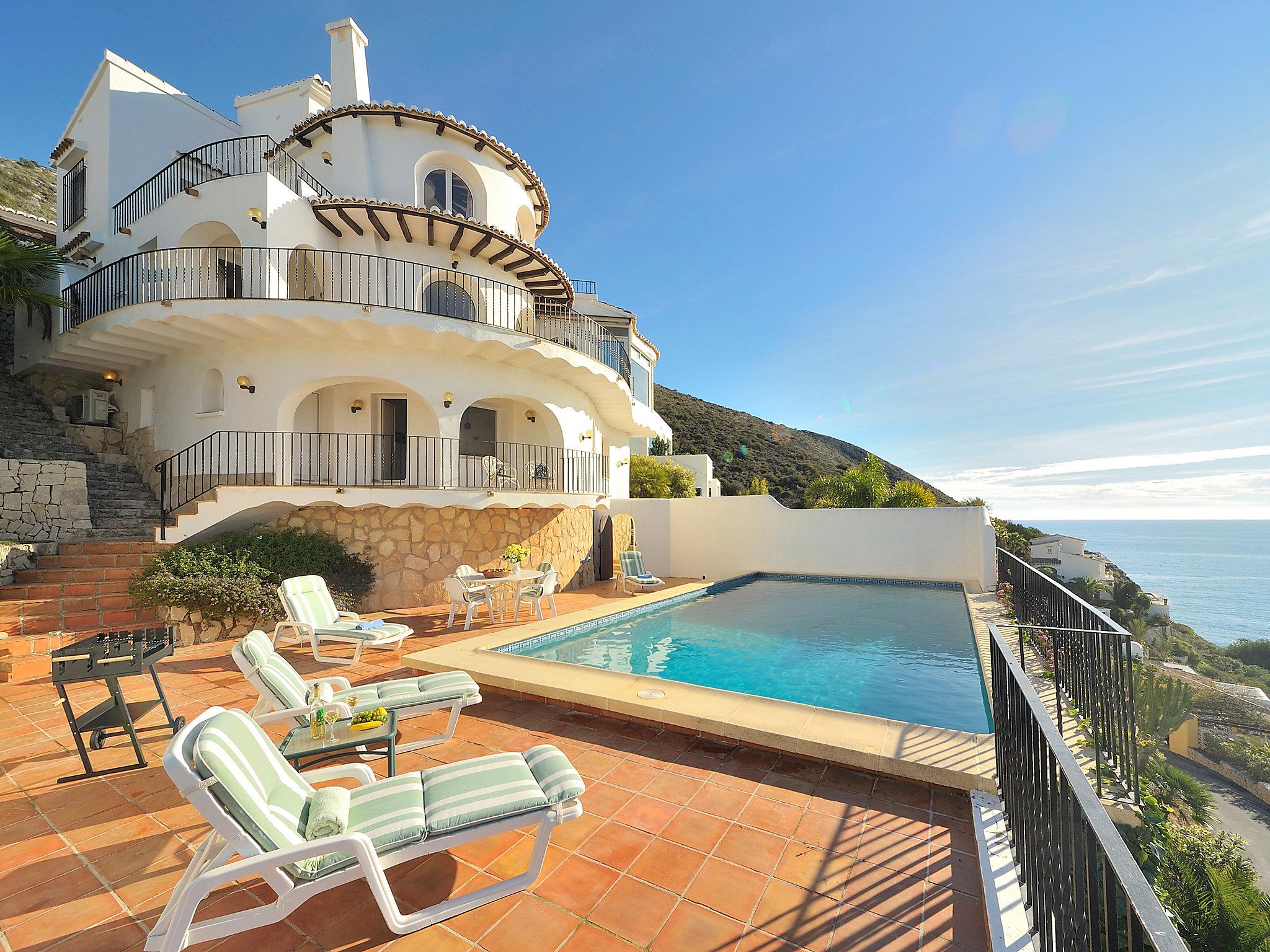 Foto 1 - Casa de 4 quartos em Teulada com piscina privada e vistas do mar