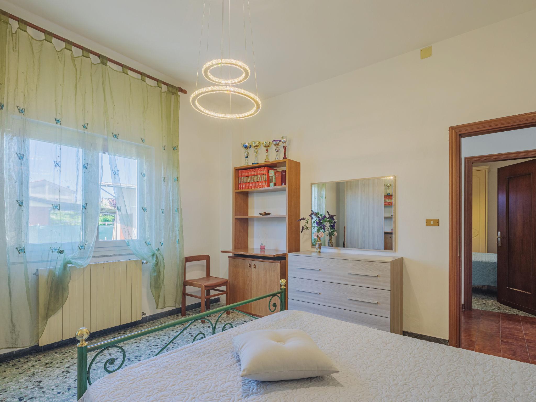 Foto 15 - Appartamento con 3 camere da letto a Massa con giardino e vista mare