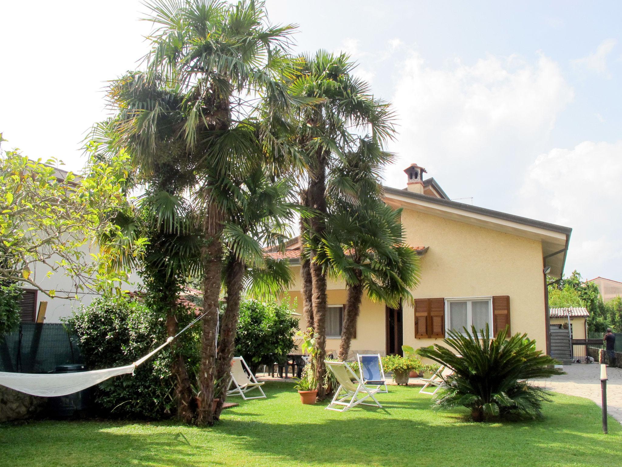 Photo 23 - Appartement de 3 chambres à Massa avec jardin et vues à la mer