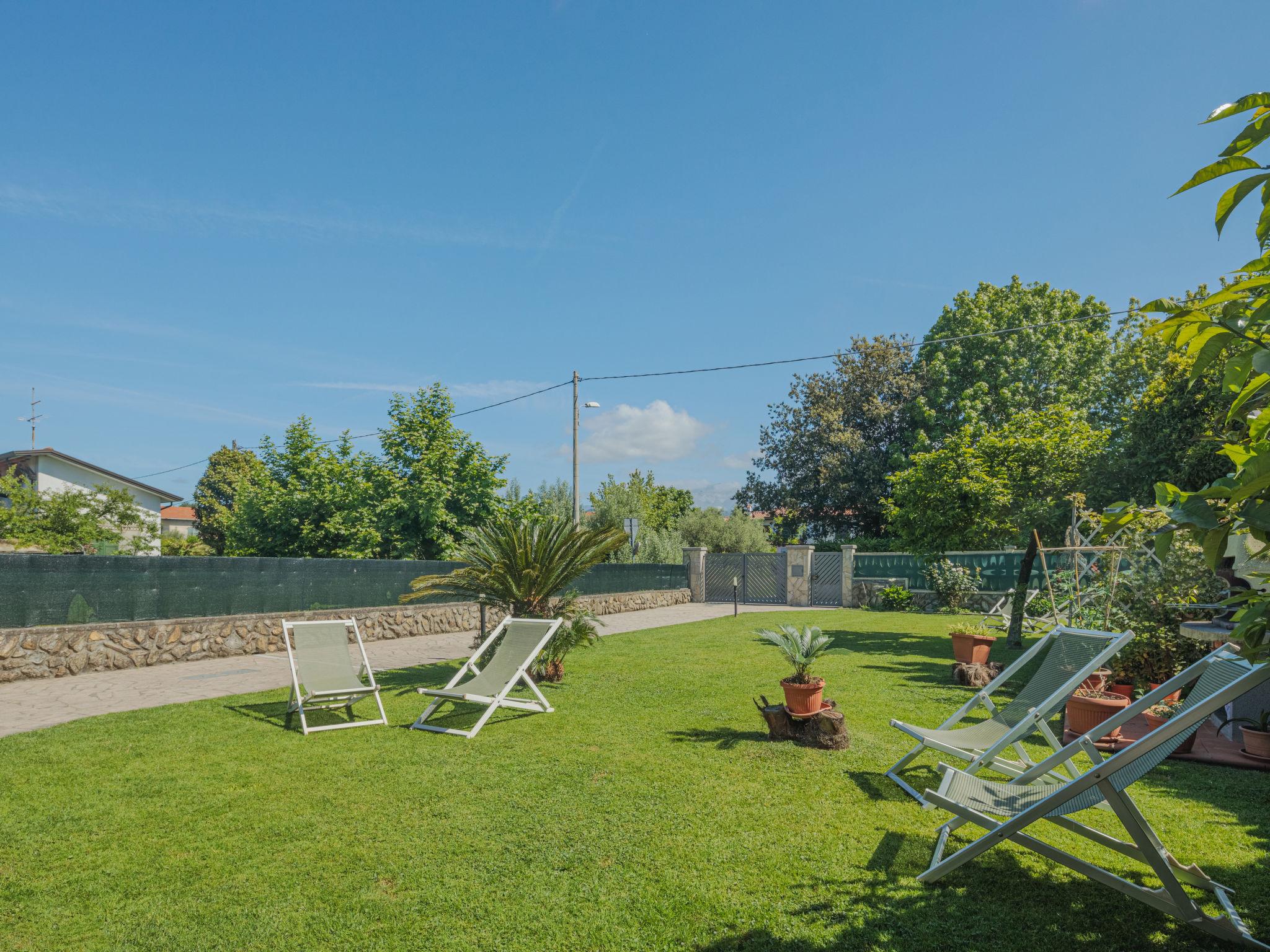 Foto 6 - Appartamento con 3 camere da letto a Massa con giardino e vista mare