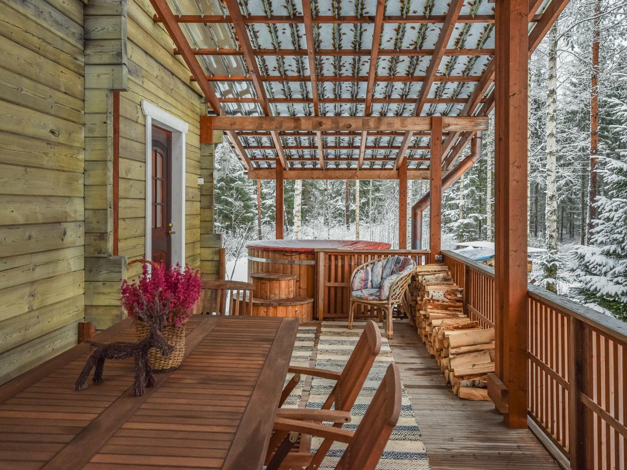 Foto 4 - Casa con 3 camere da letto a Hankasalmi con sauna e vasca idromassaggio