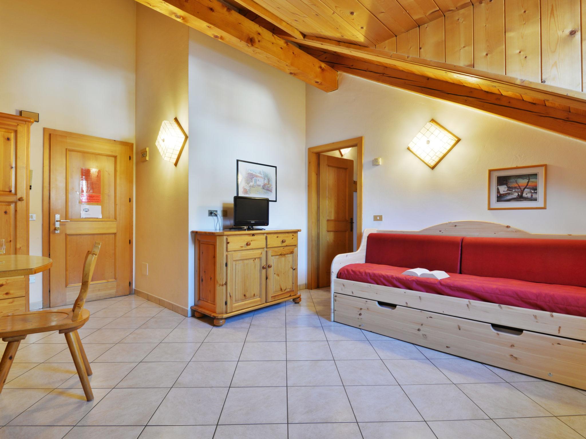 Foto 3 - Apartamento de 1 habitación en Campitello di Fassa con vistas a la montaña