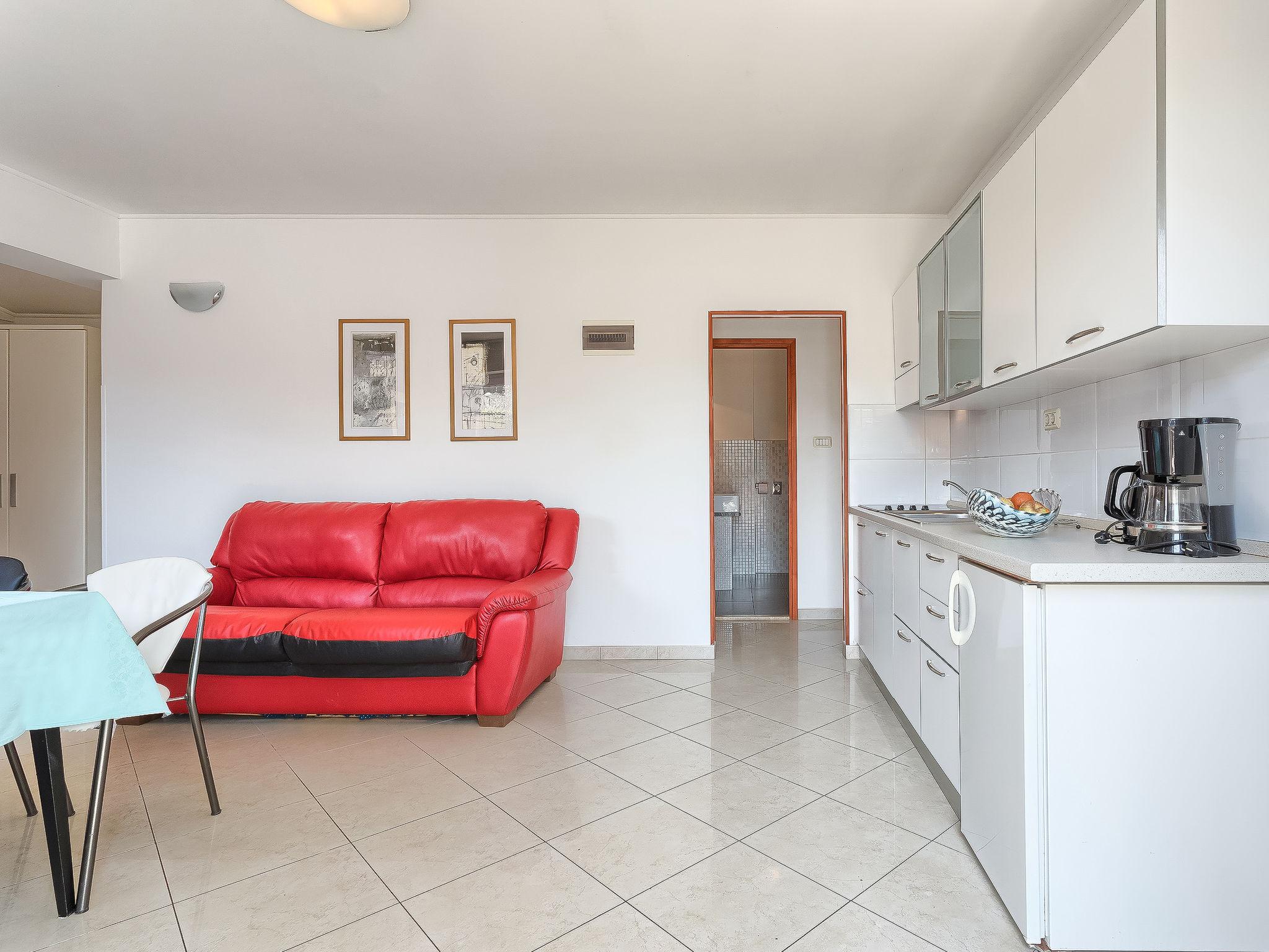 Photo 7 - 2 bedroom Apartment in Umag with swimming pool and sea view