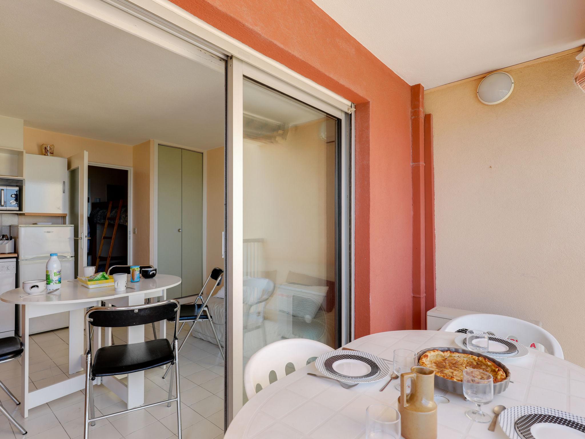 Photo 10 - Appartement de 1 chambre à Fréjus avec terrasse et vues à la mer
