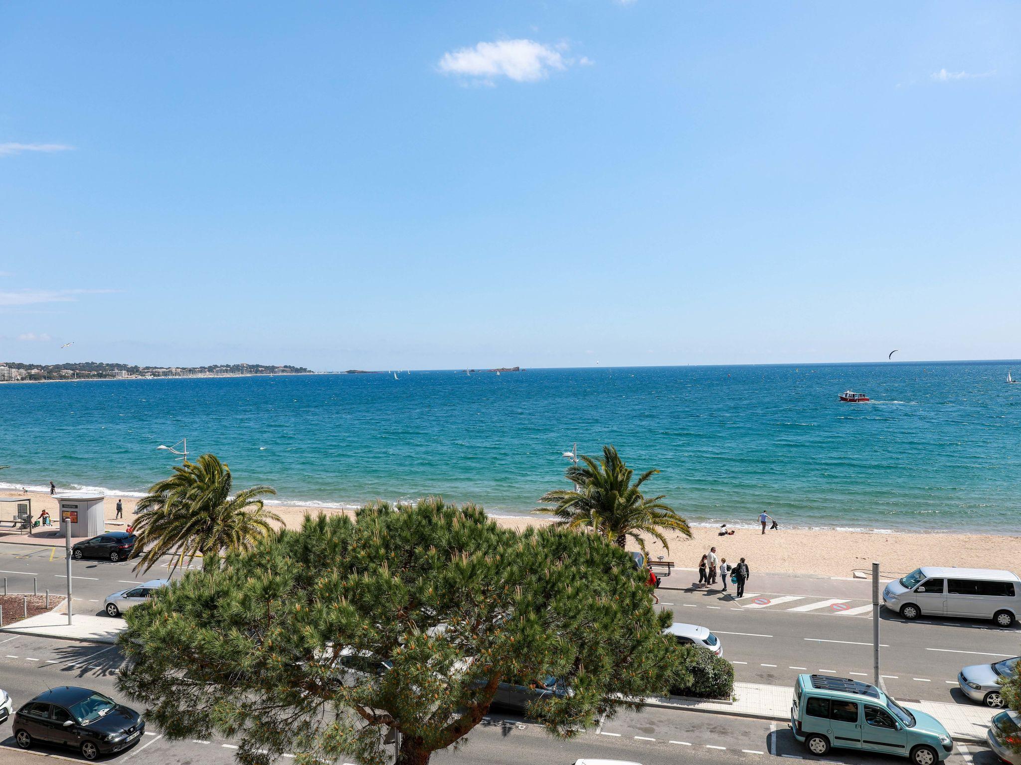 Photo 11 - Appartement de 1 chambre à Fréjus avec terrasse et vues à la mer