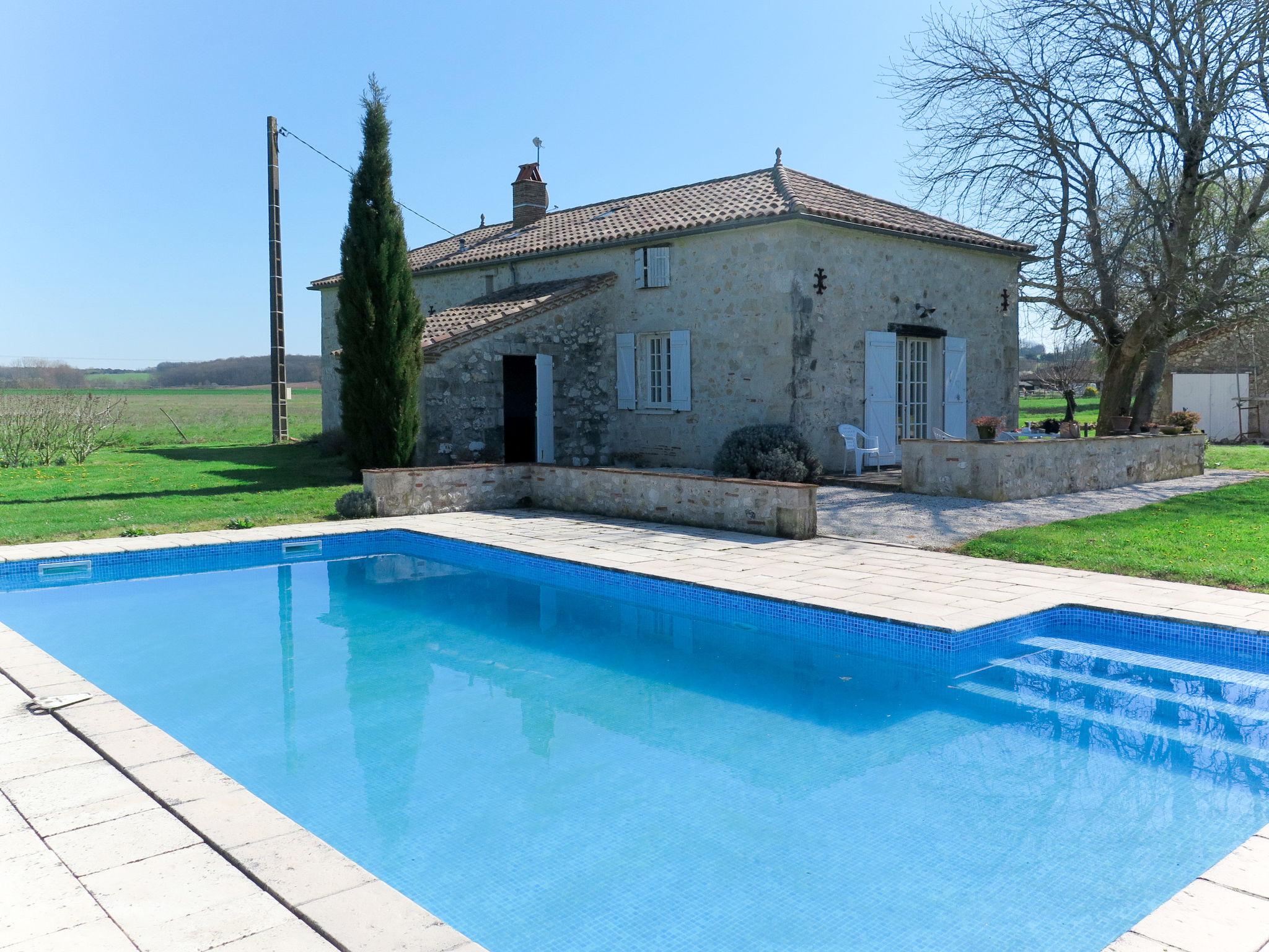Photo 1 - 3 bedroom House in Penne-d'Agenais with private pool and garden
