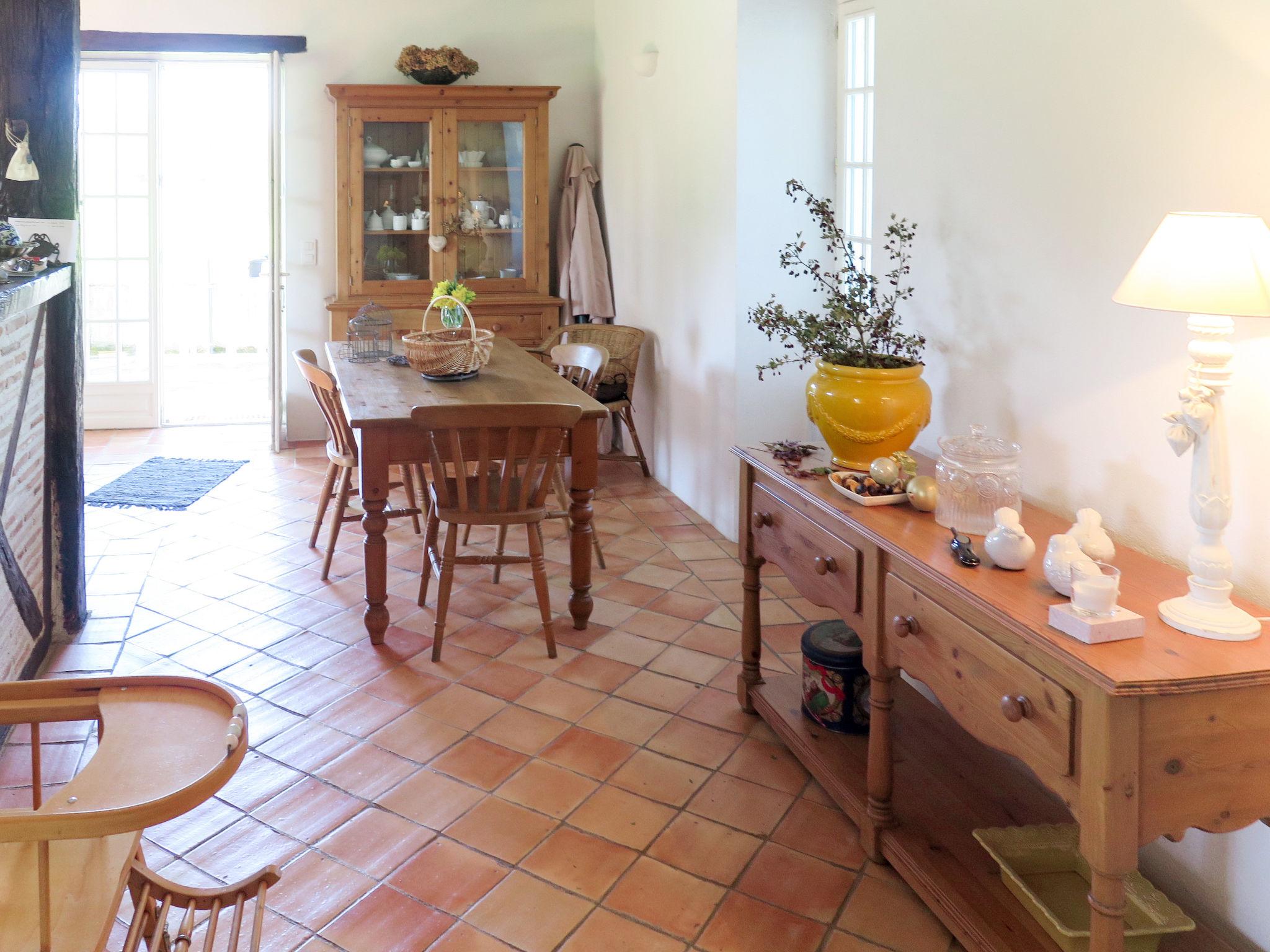 Photo 7 - 3 bedroom House in Penne-d'Agenais with private pool and garden